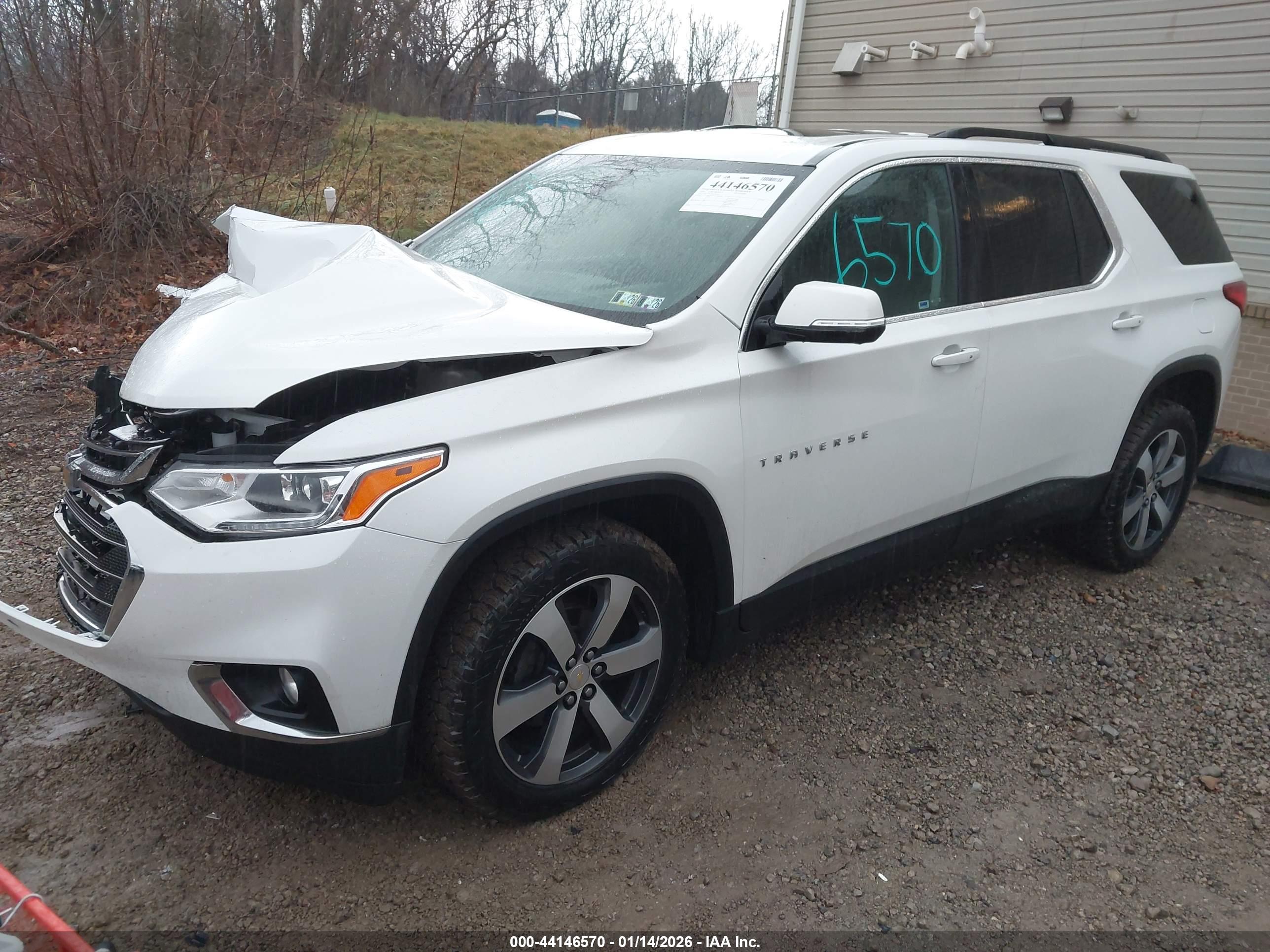 CHEVROLET TRAVERSE image 2