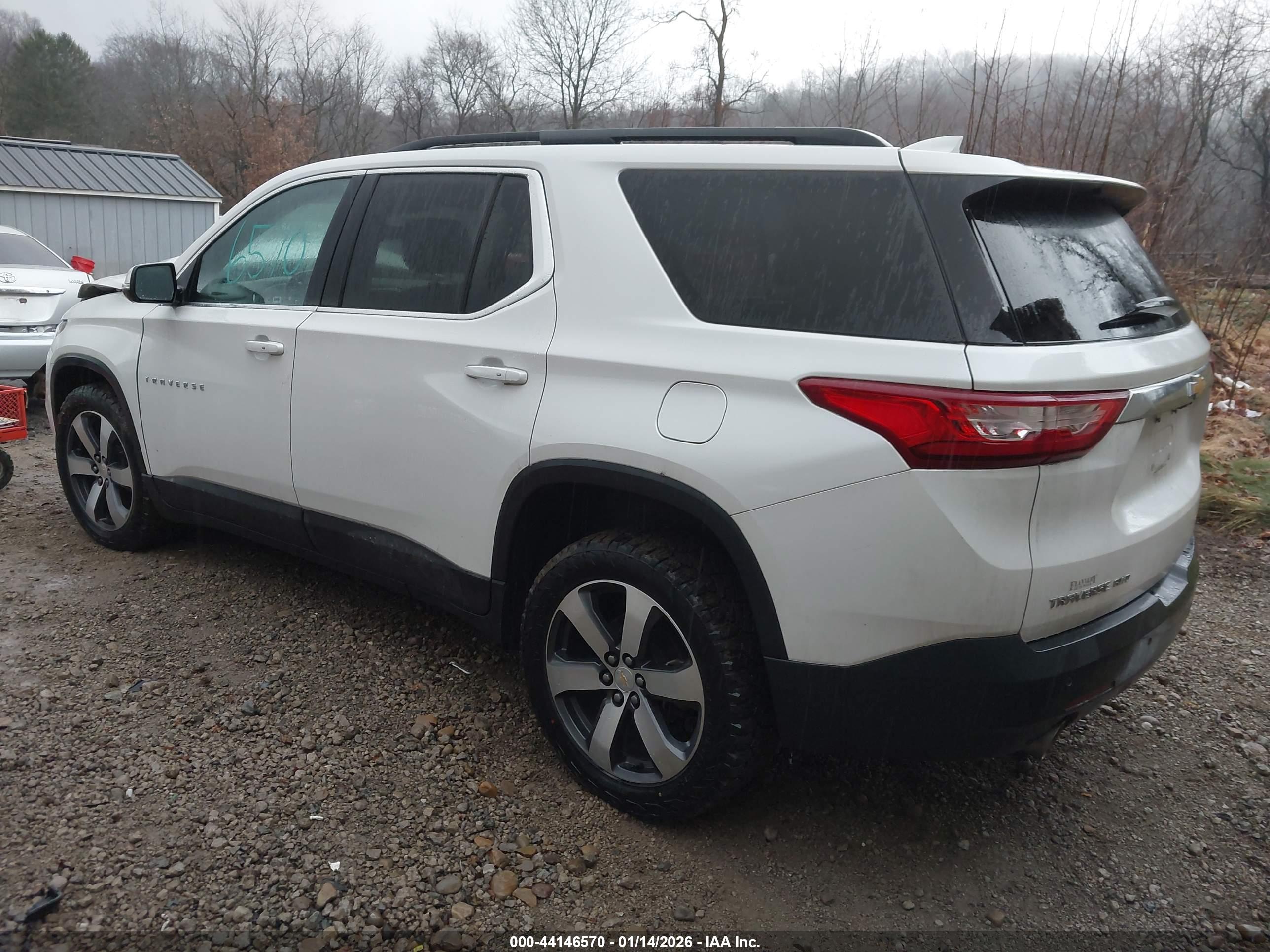 CHEVROLET TRAVERSE image 3