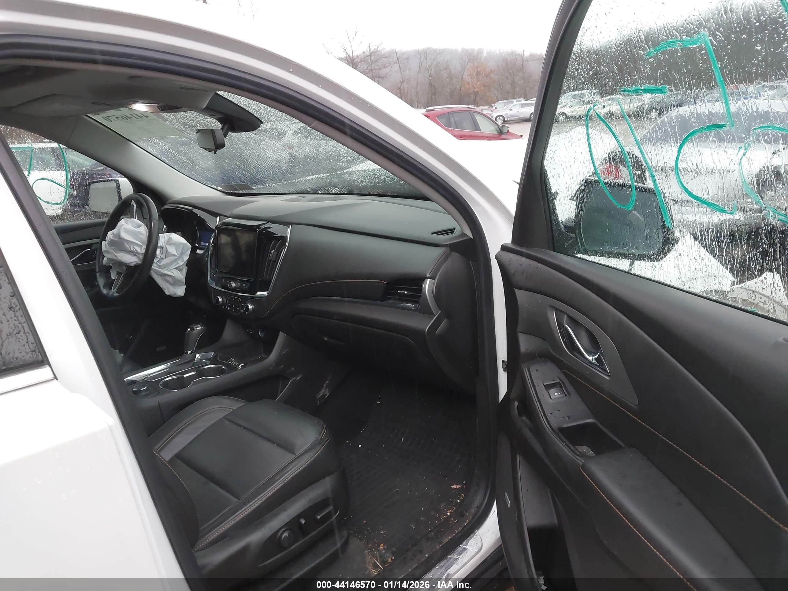 CHEVROLET TRAVERSE image 5