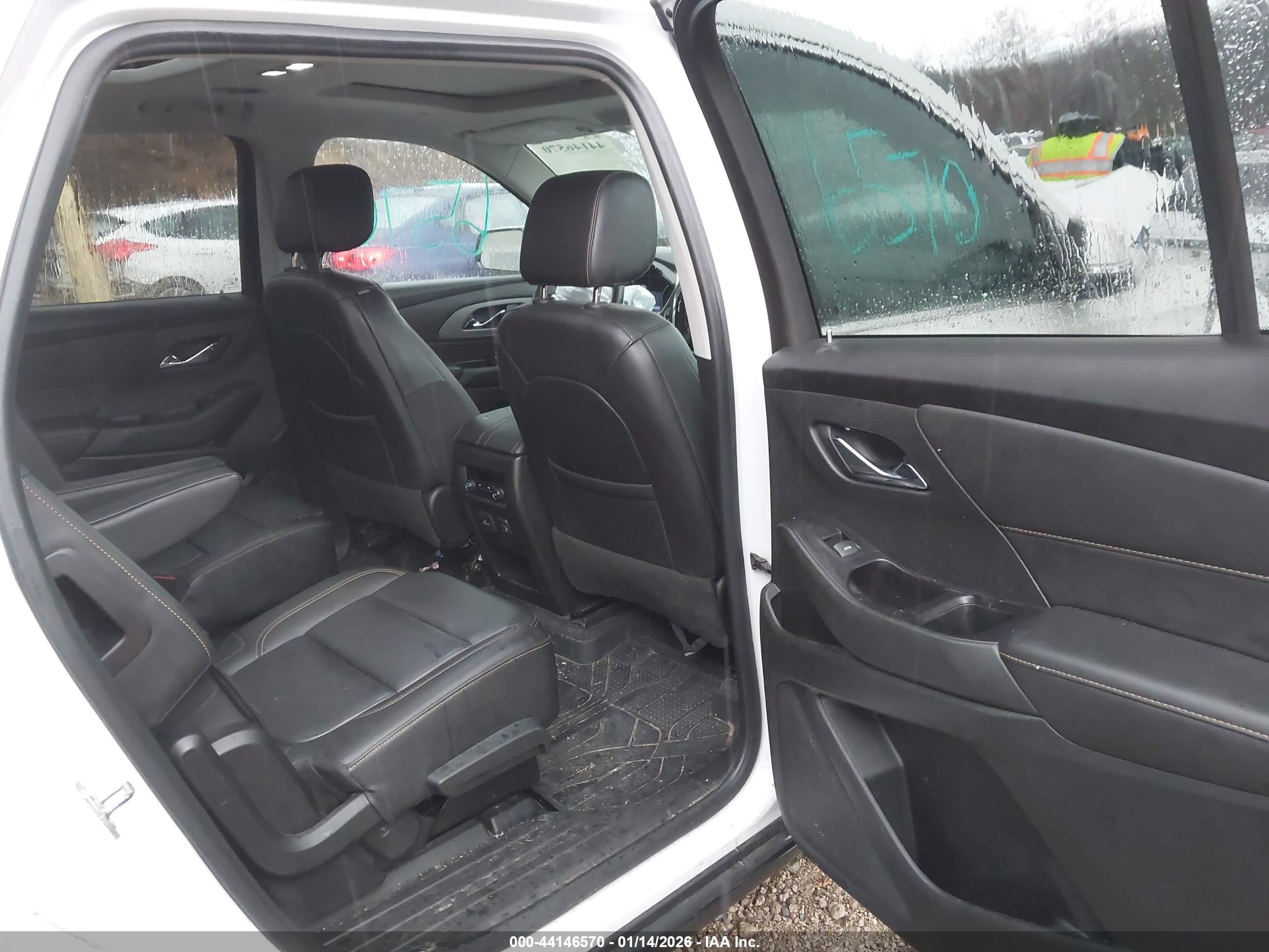 CHEVROLET TRAVERSE image 8