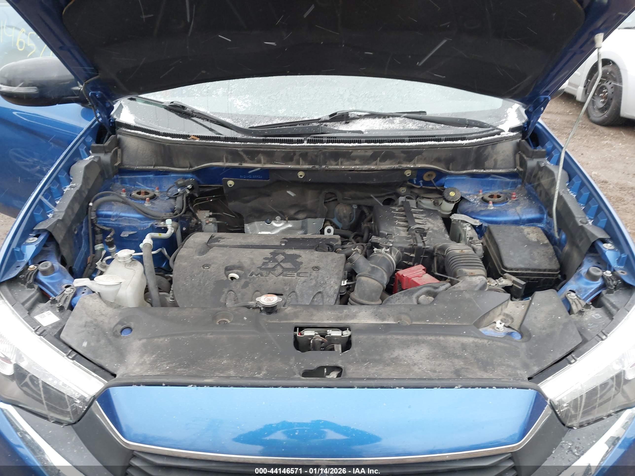 MITSUBISHI OUTLANDER image 10