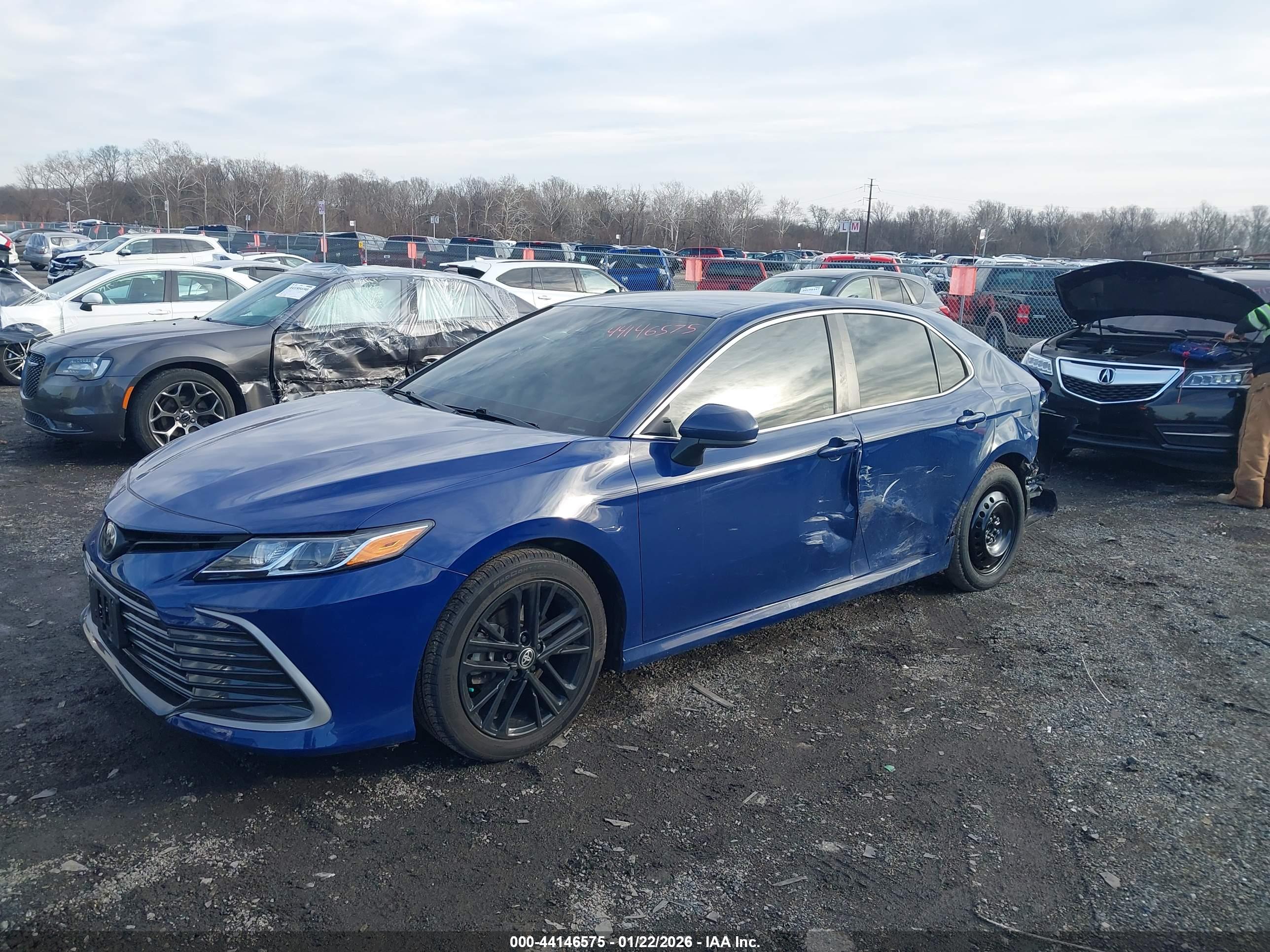 TOYOTA CAMRY image 2