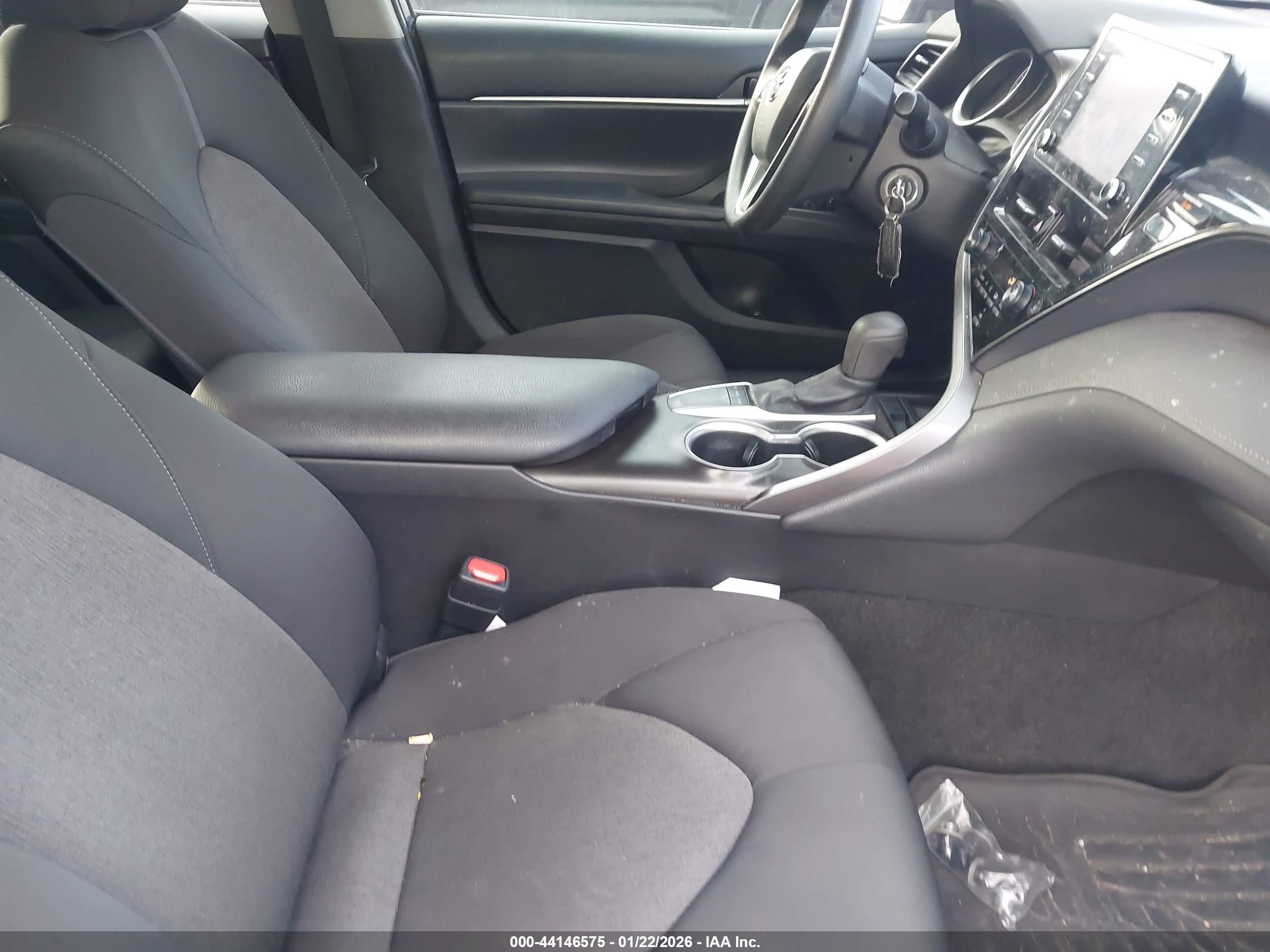 TOYOTA CAMRY image 5