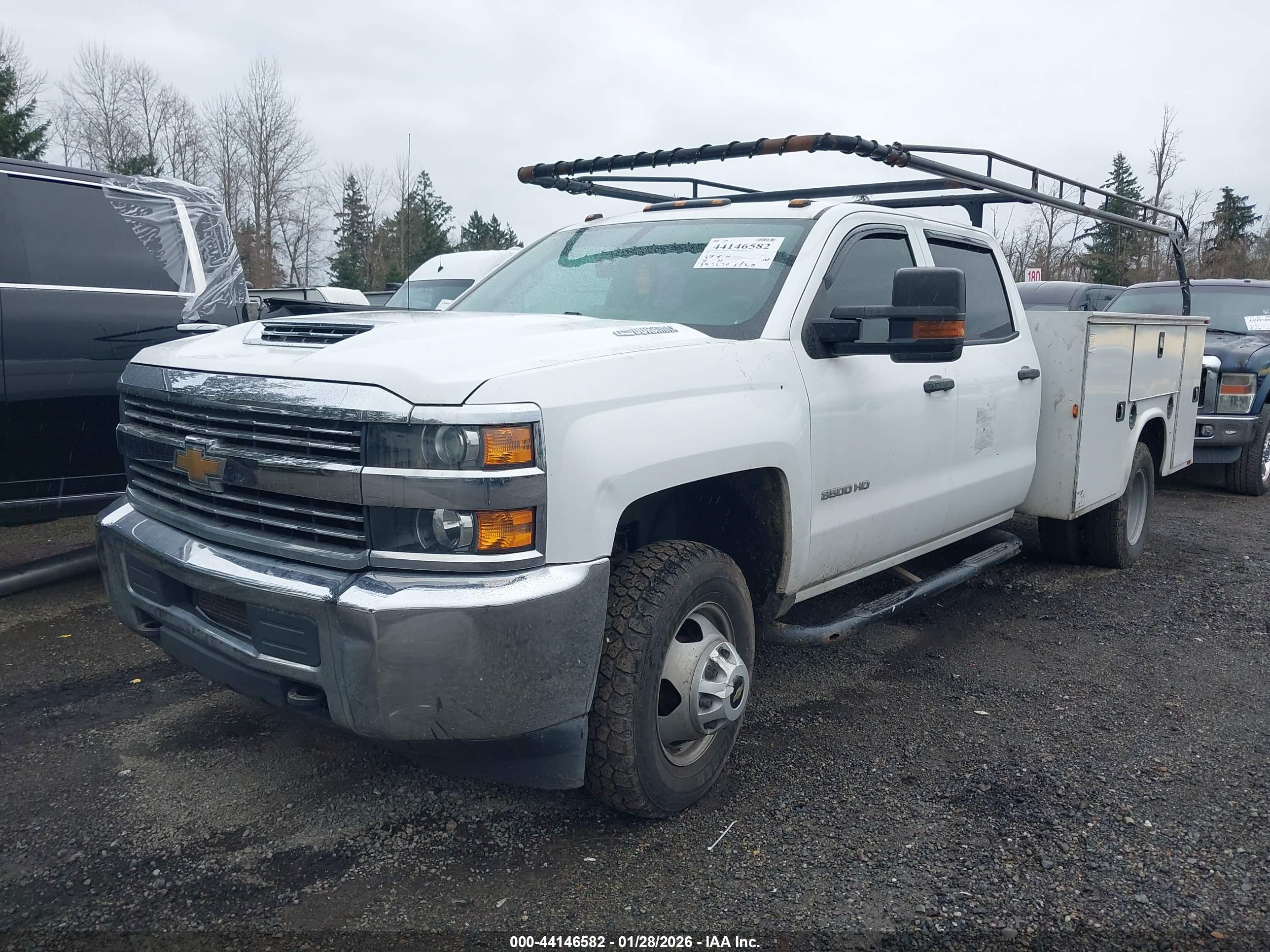 CHEVROLET SILVERADO image 2