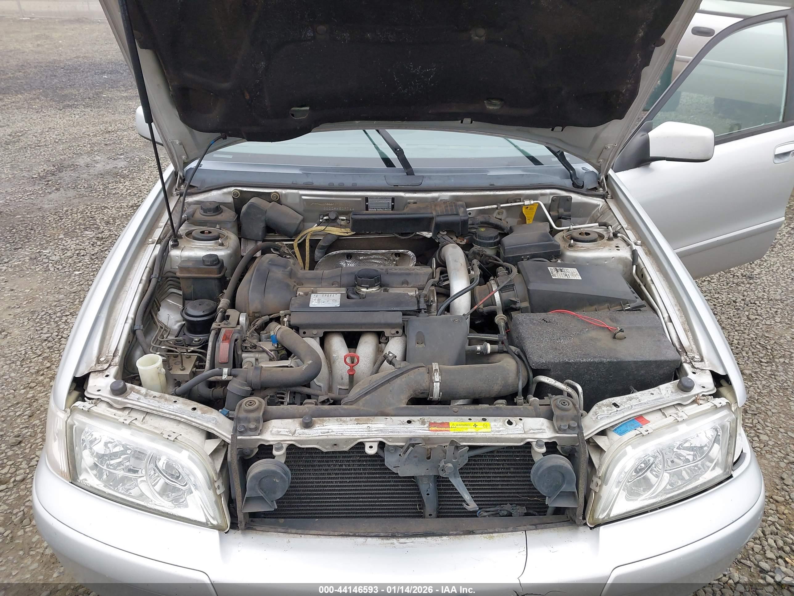 VOLVO V40 image 10