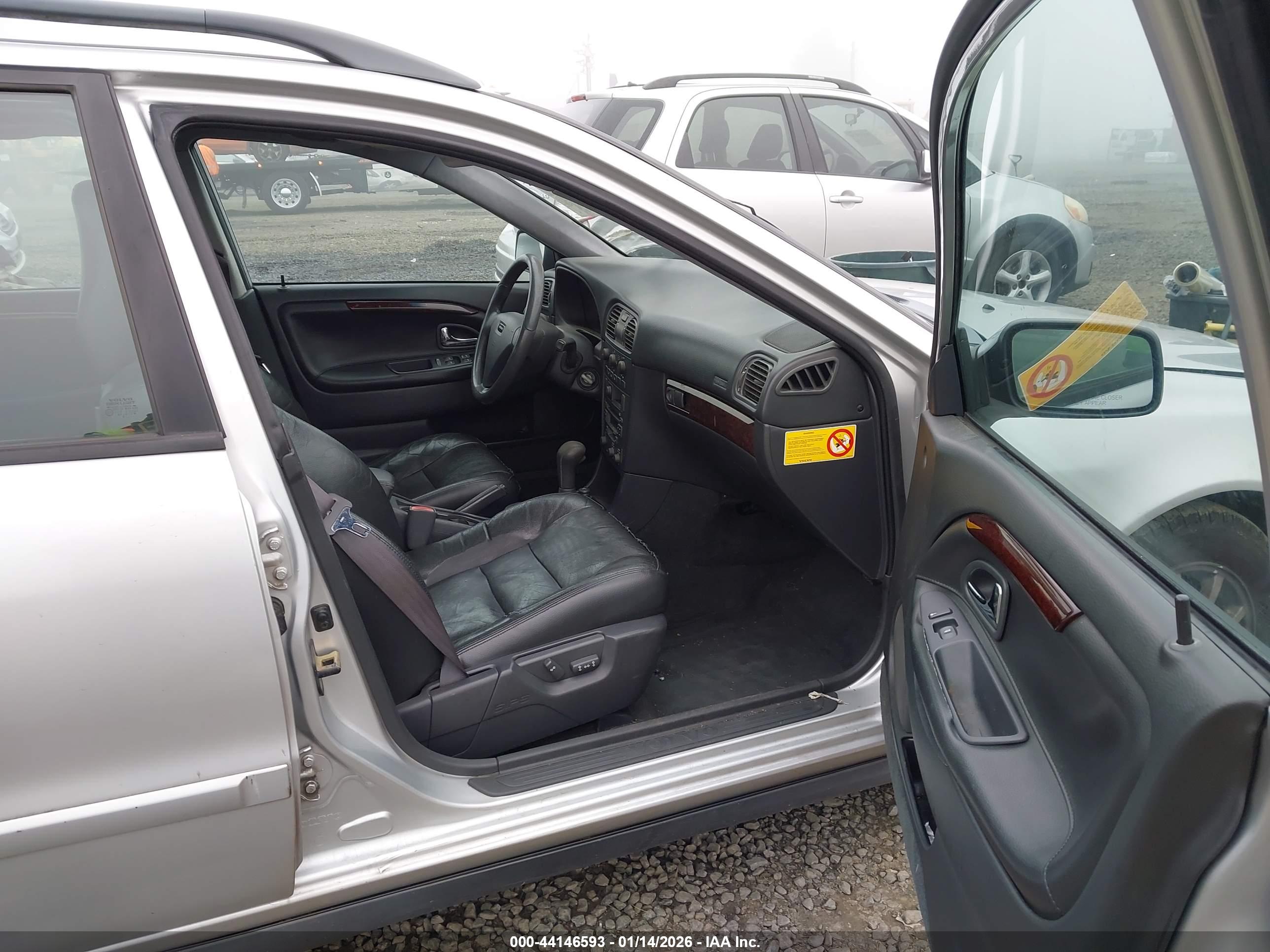 VOLVO V40 image 5