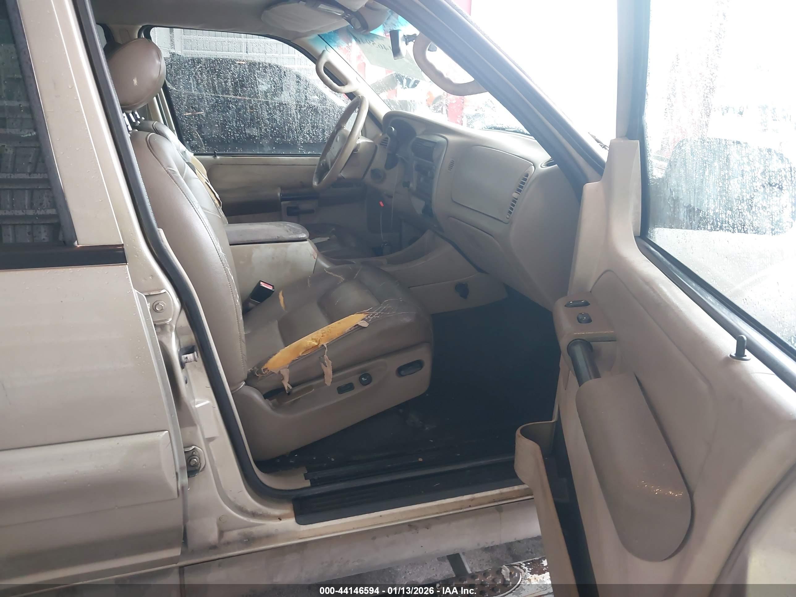 FORD EXPLORER image 5