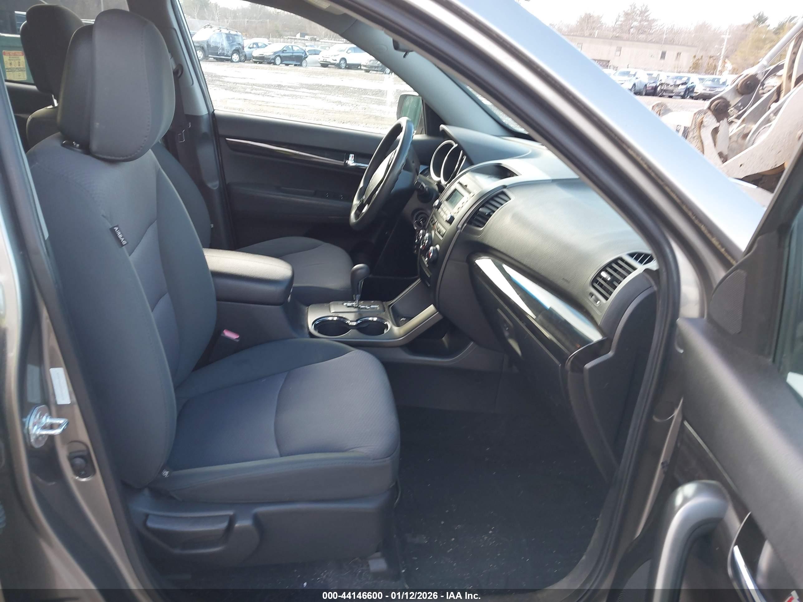 KIA SORENTO image 5