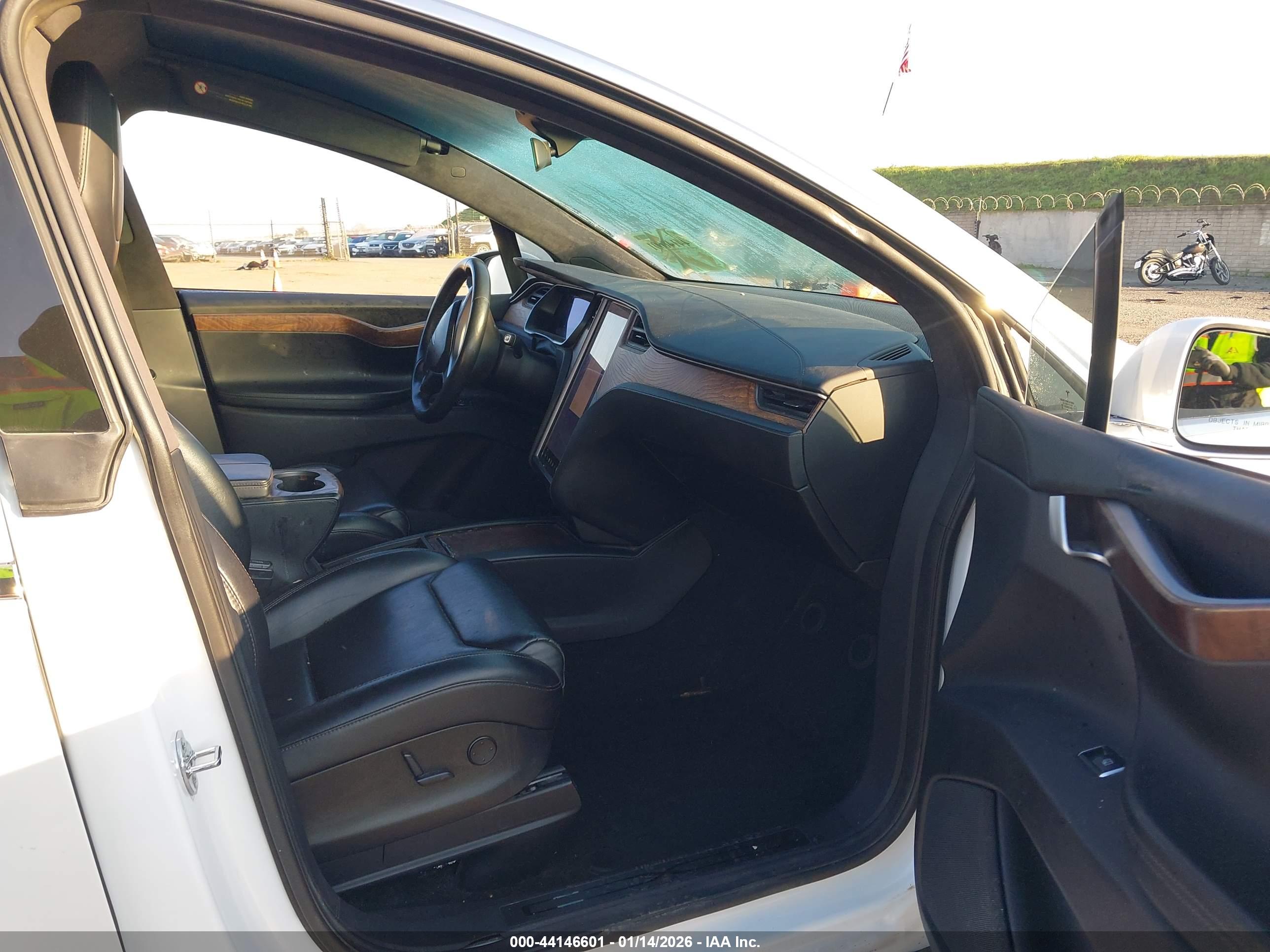 TESLA MODEL image 5