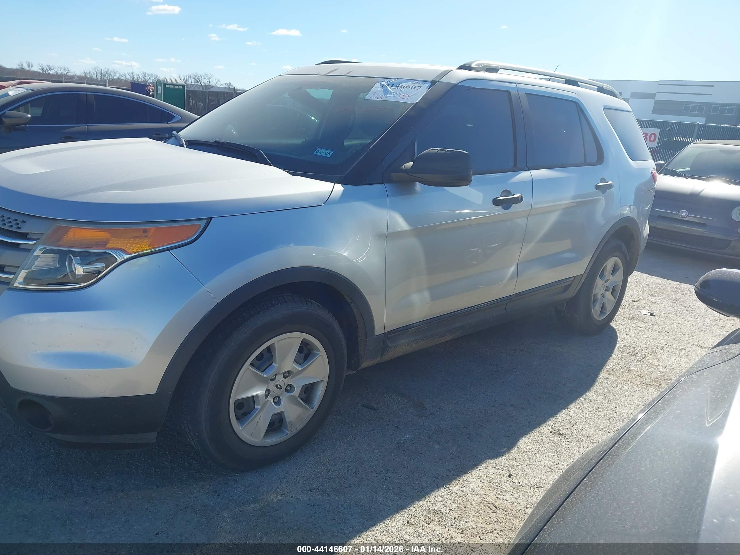 FORD EXPLORER image 2
