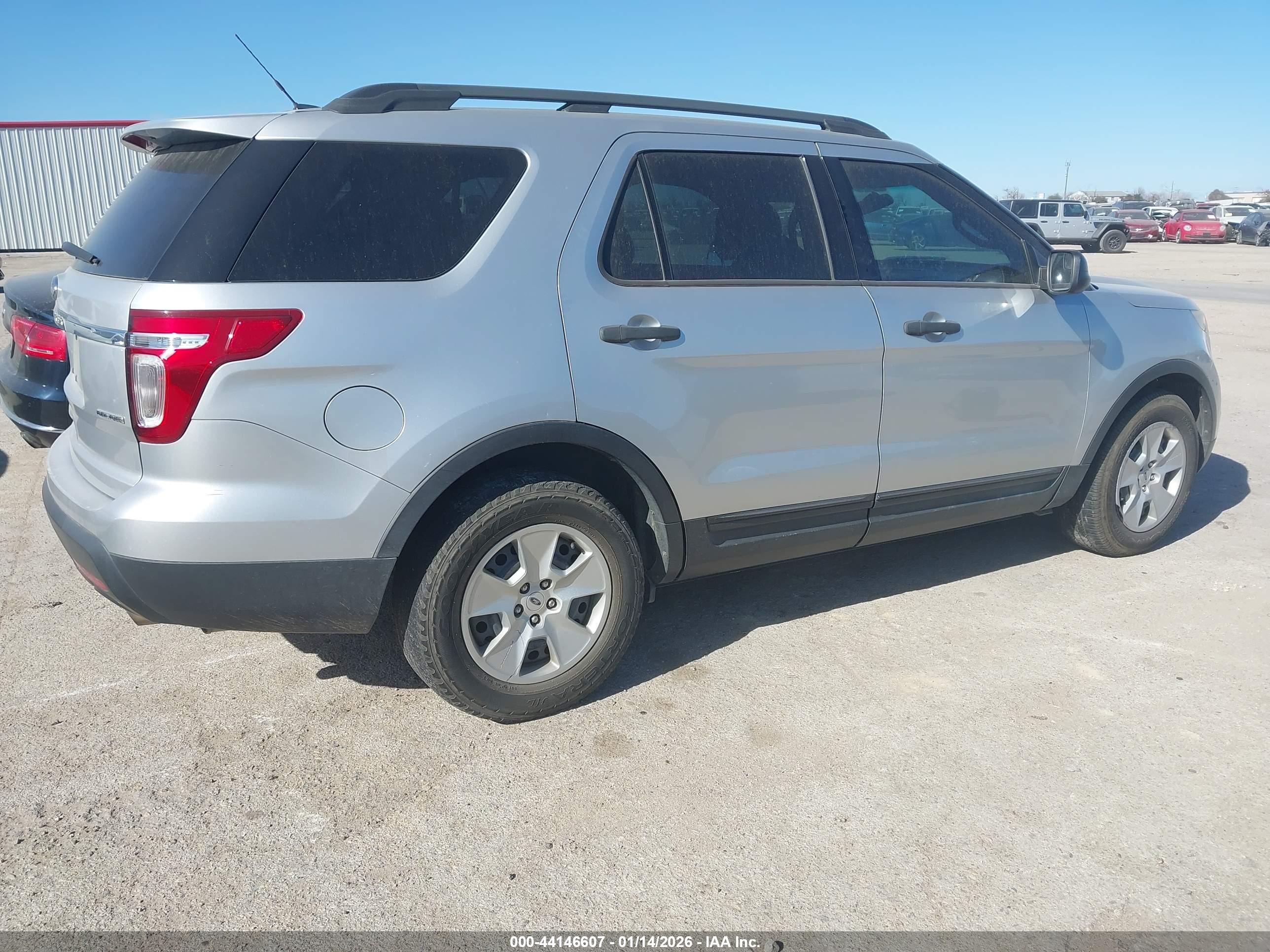 FORD EXPLORER image 4