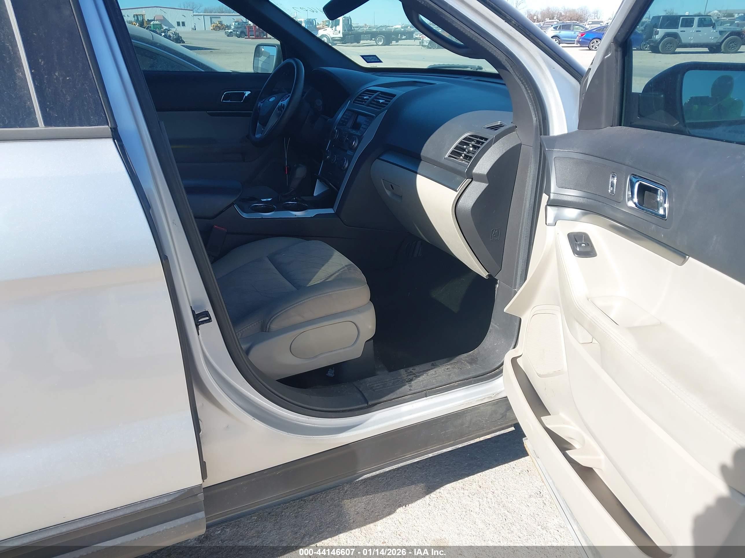 FORD EXPLORER image 5