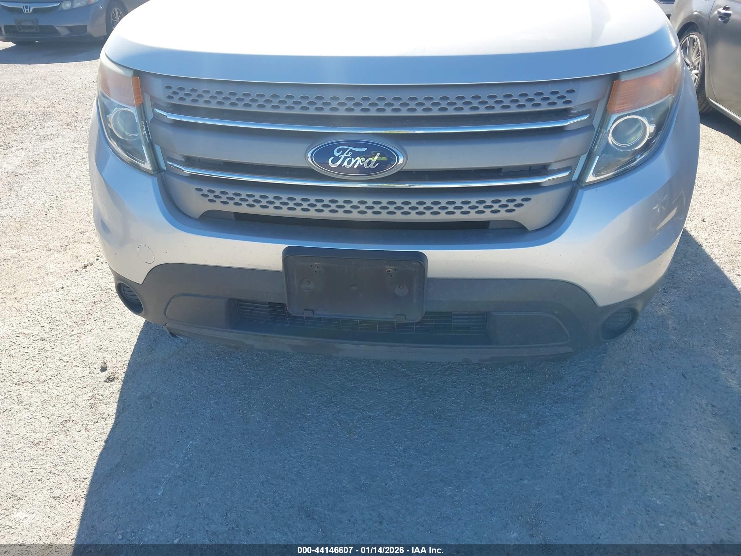 FORD EXPLORER image 6