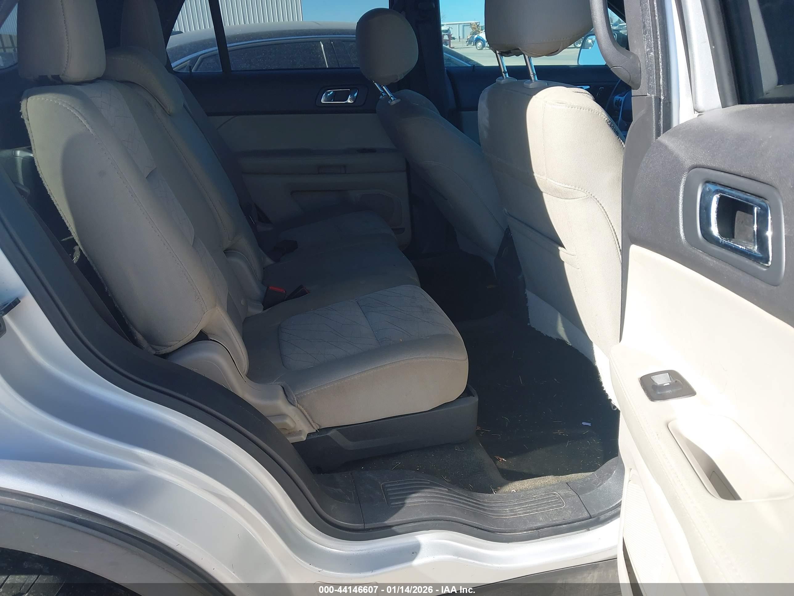 FORD EXPLORER image 8