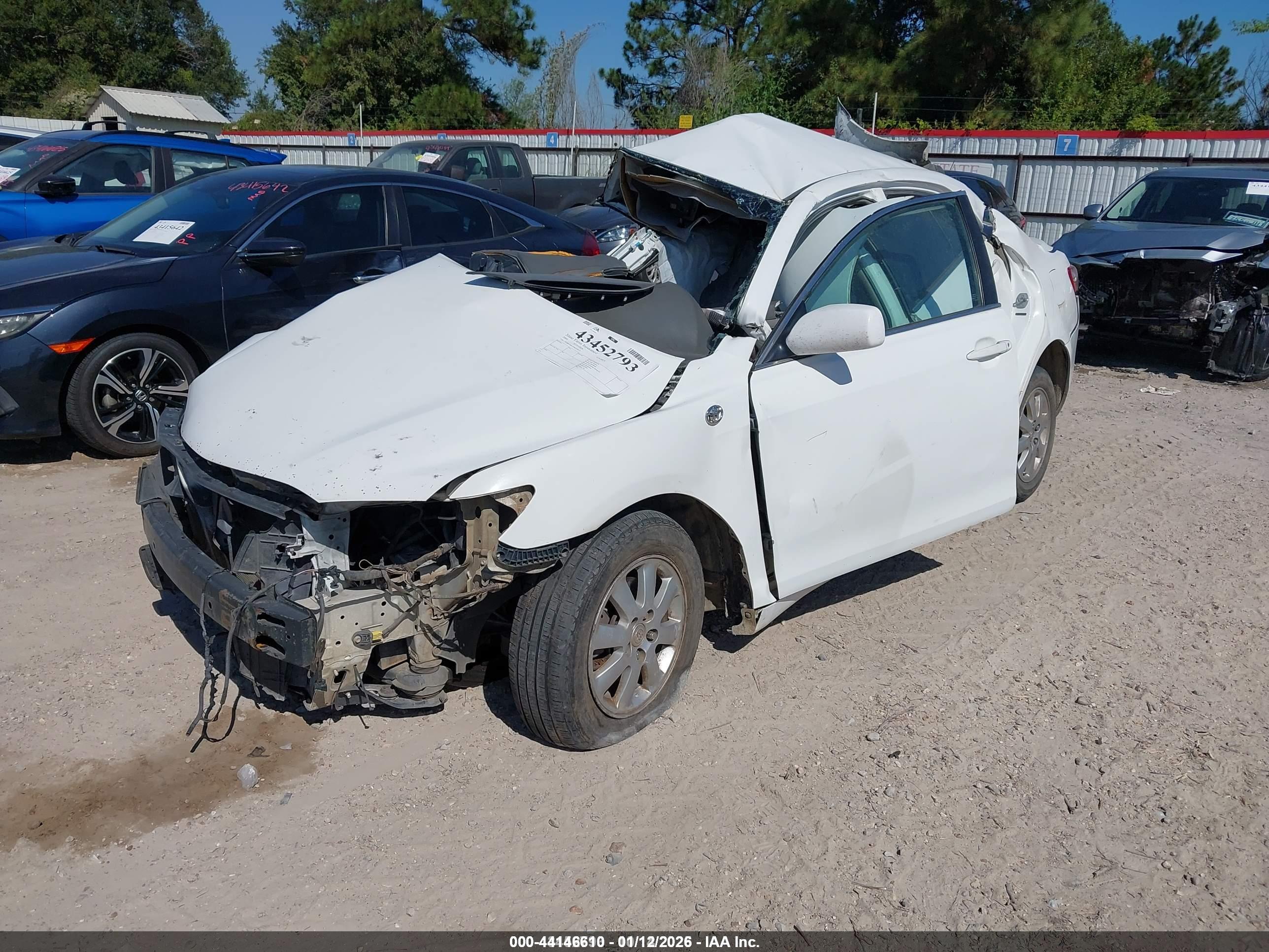 TOYOTA CAMRY image 2