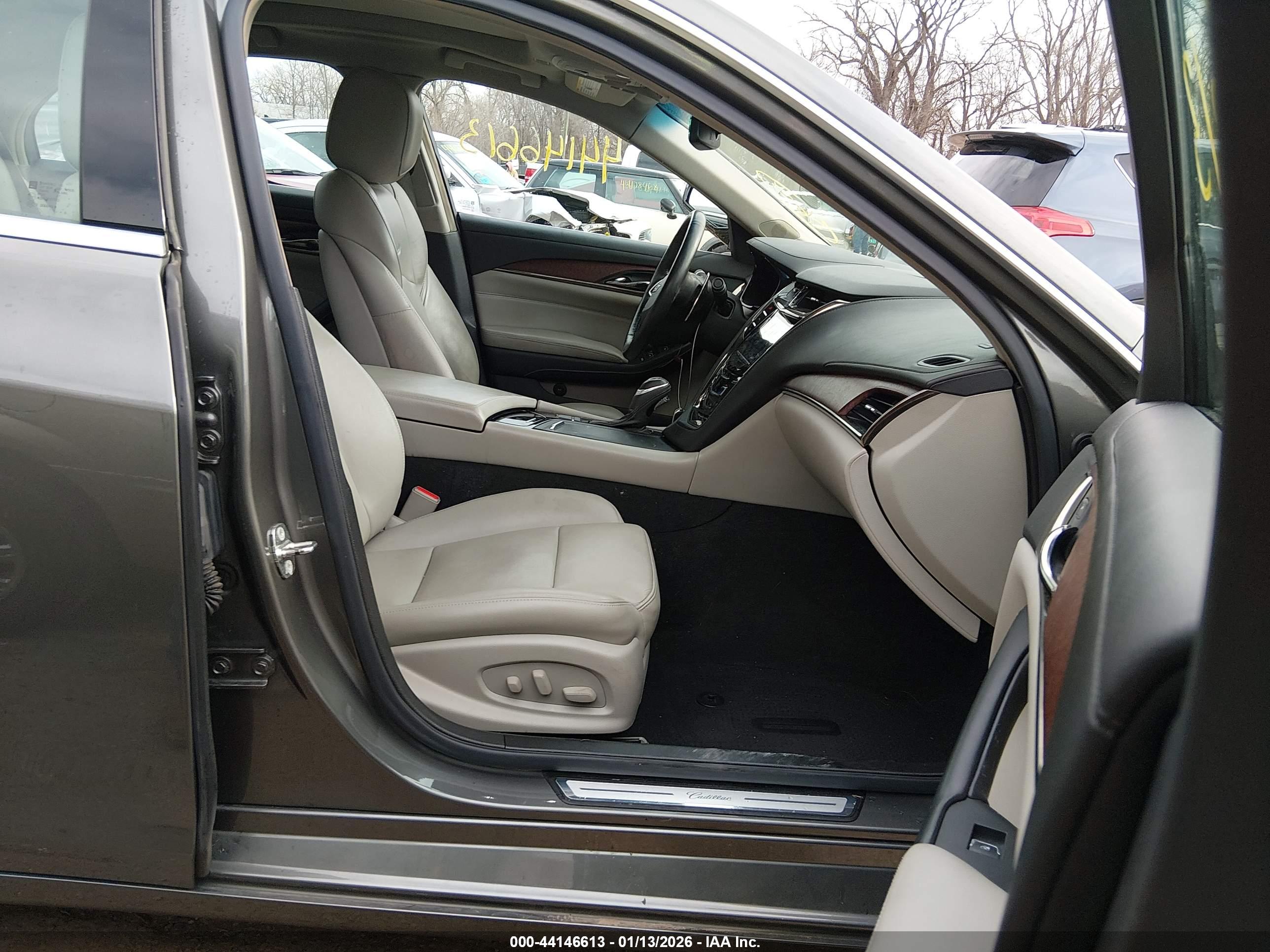CADILLAC CTS image 5