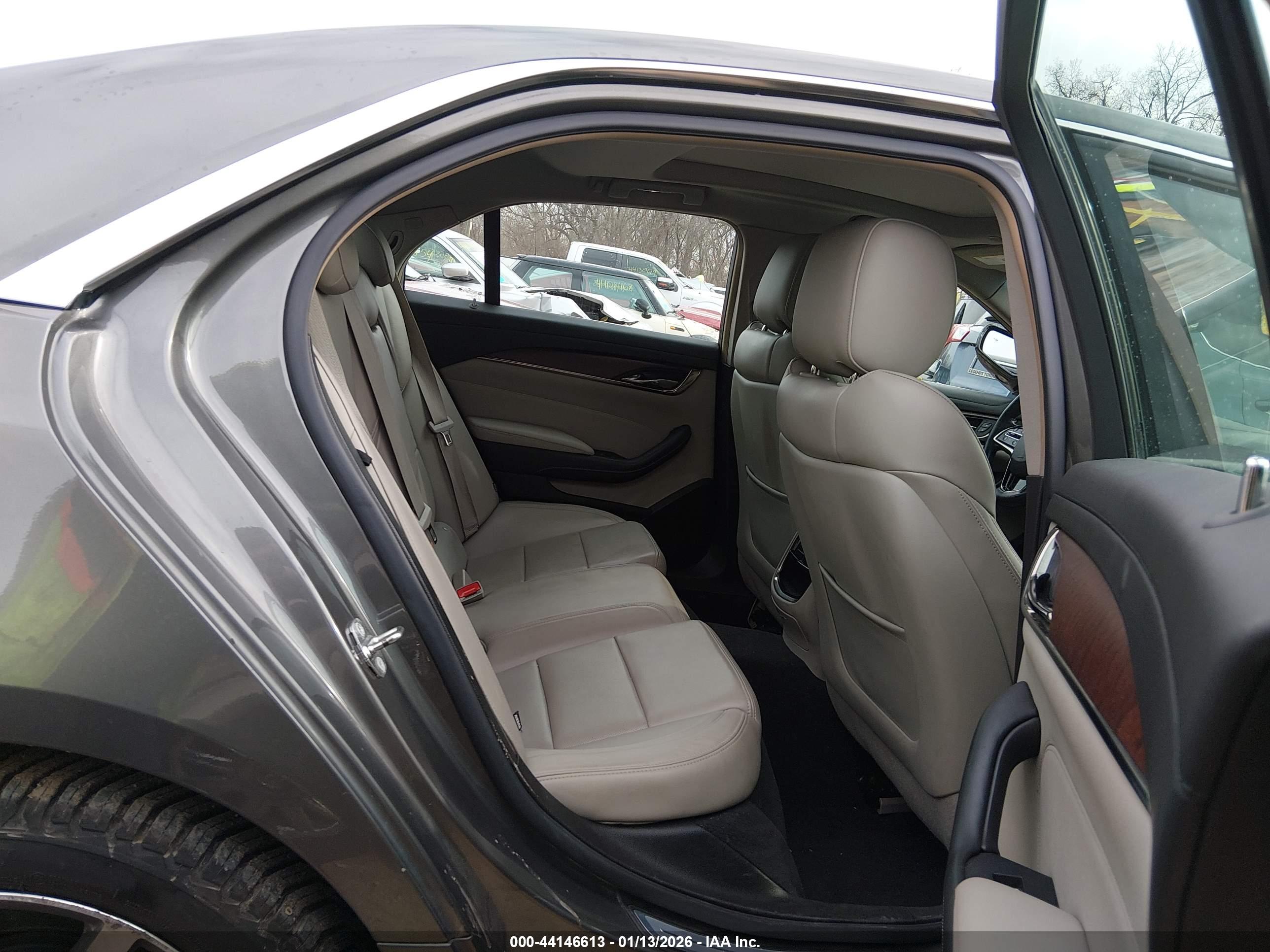 CADILLAC CTS image 8