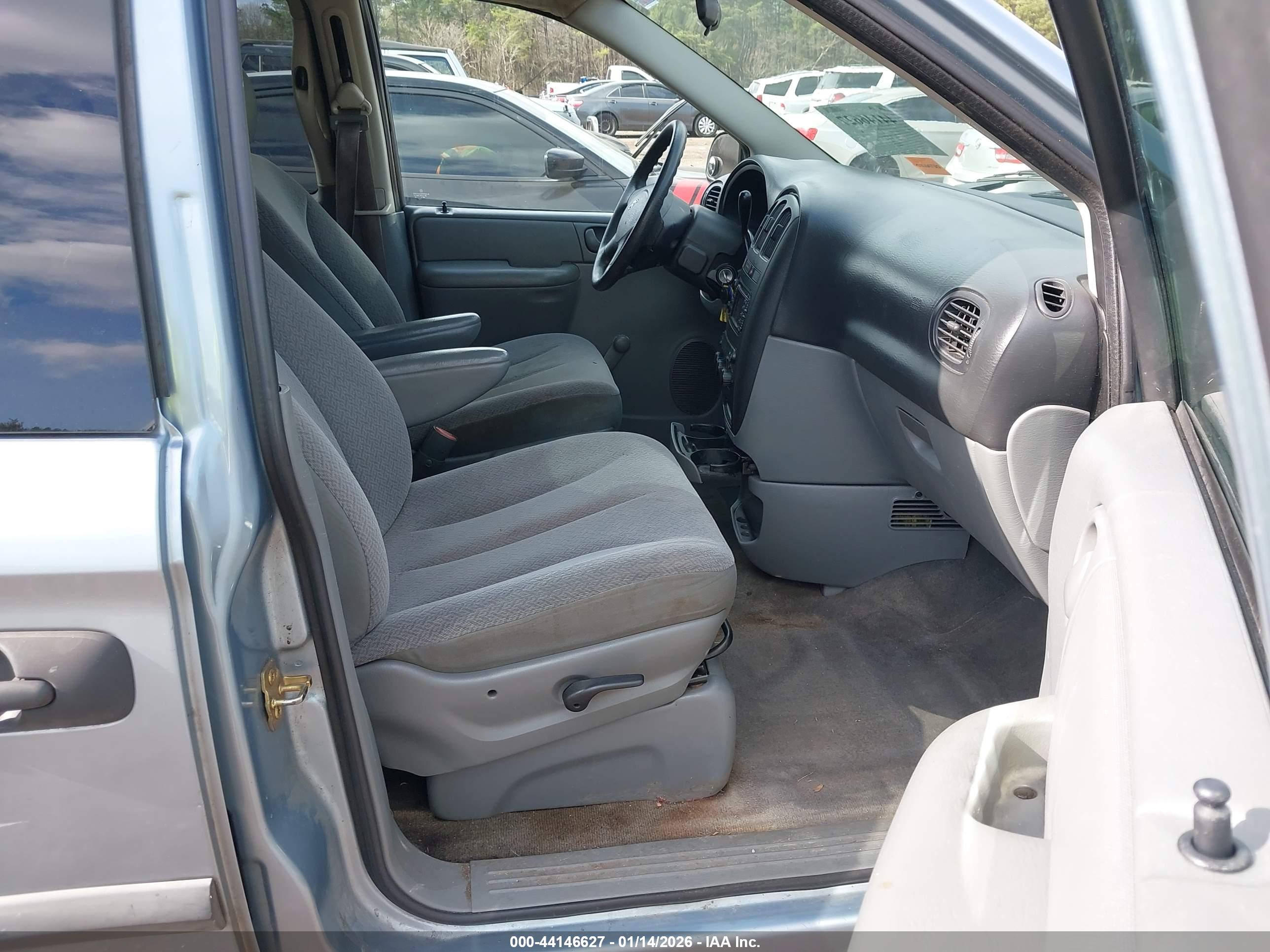DODGE CARAVAN image 5