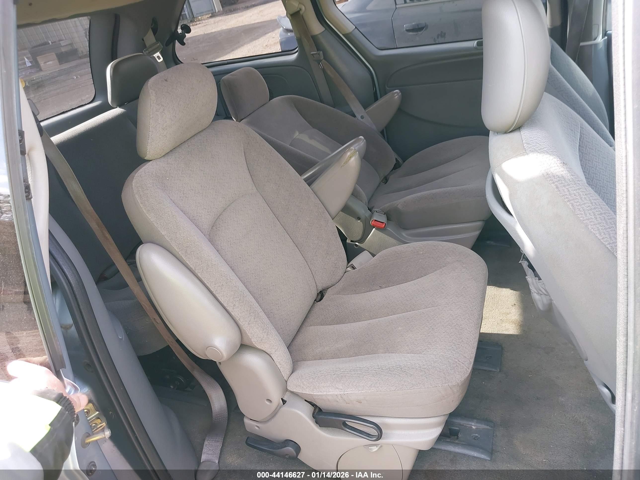 DODGE CARAVAN image 8
