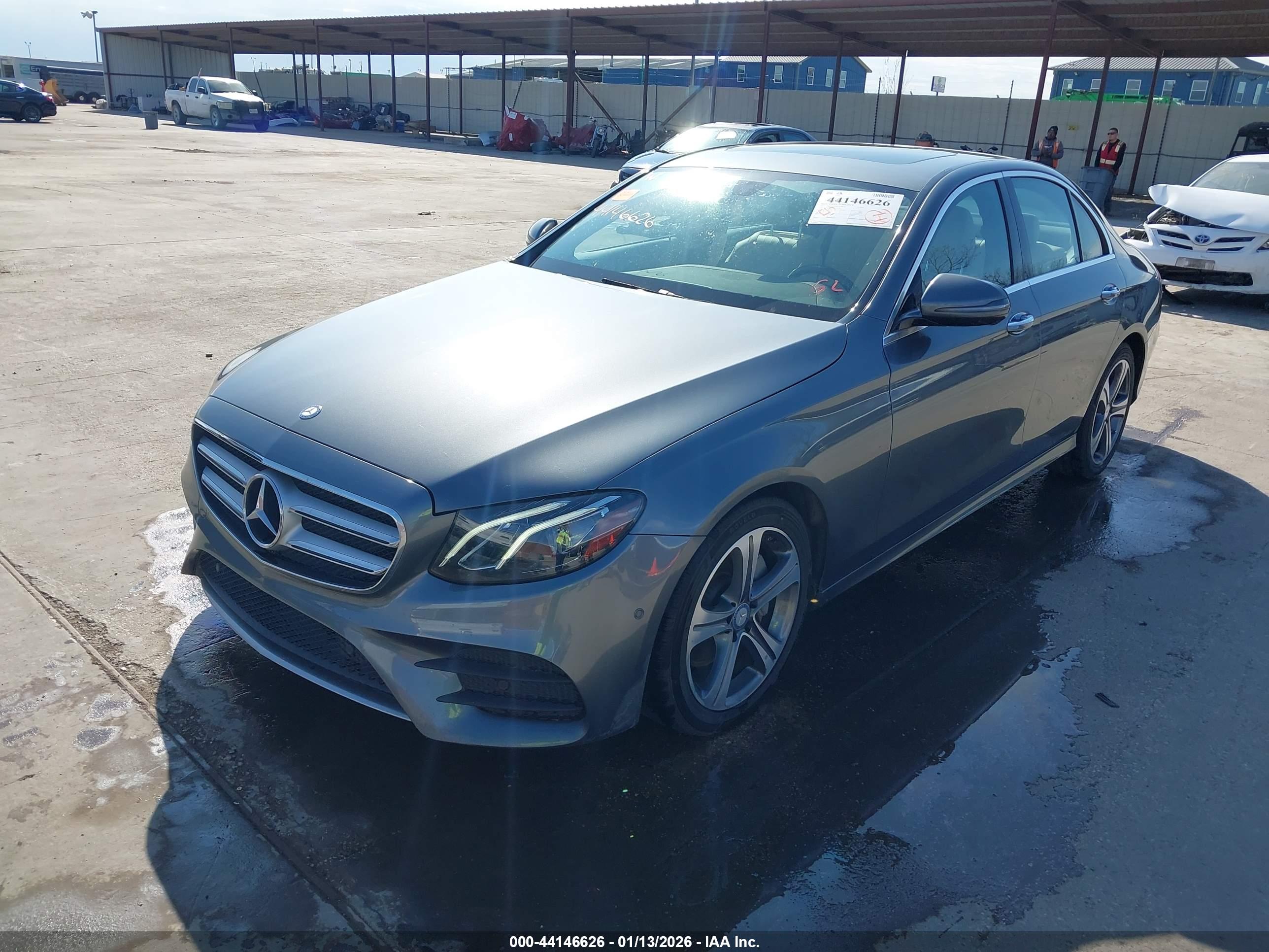 MERCEDES-BENZ E image 2