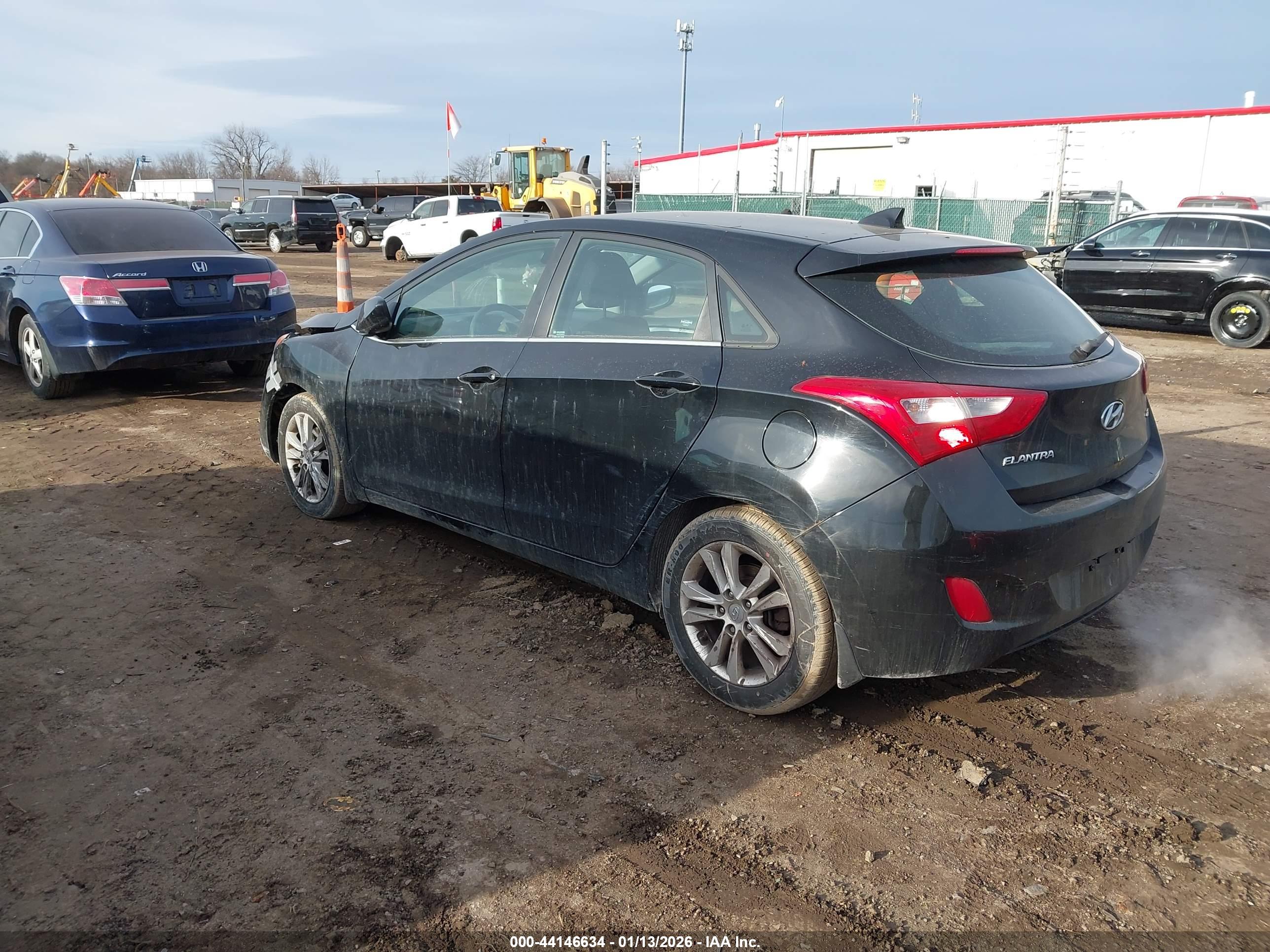 HYUNDAI ELANTRA image 3