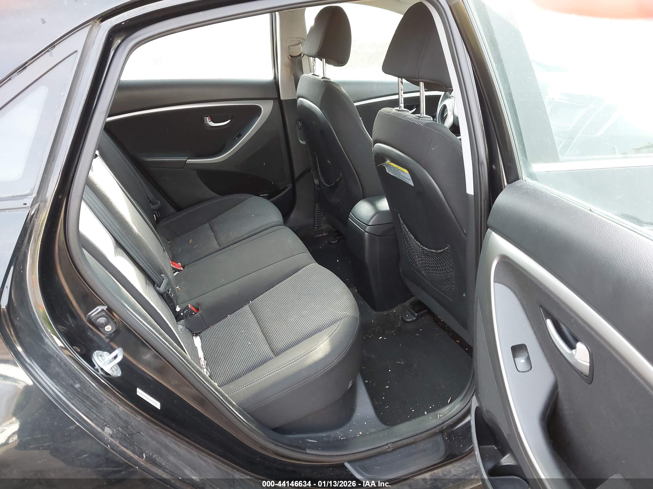 HYUNDAI ELANTRA image 8