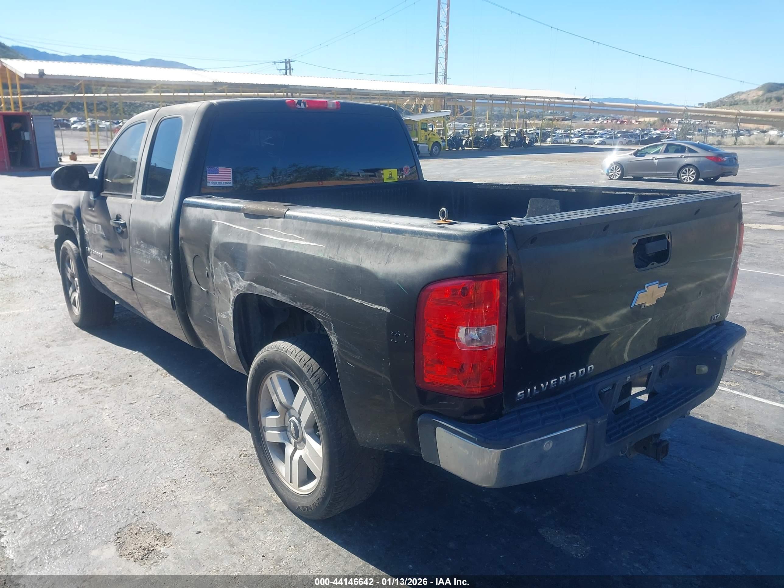 CHEVROLET SILVERADO image 3