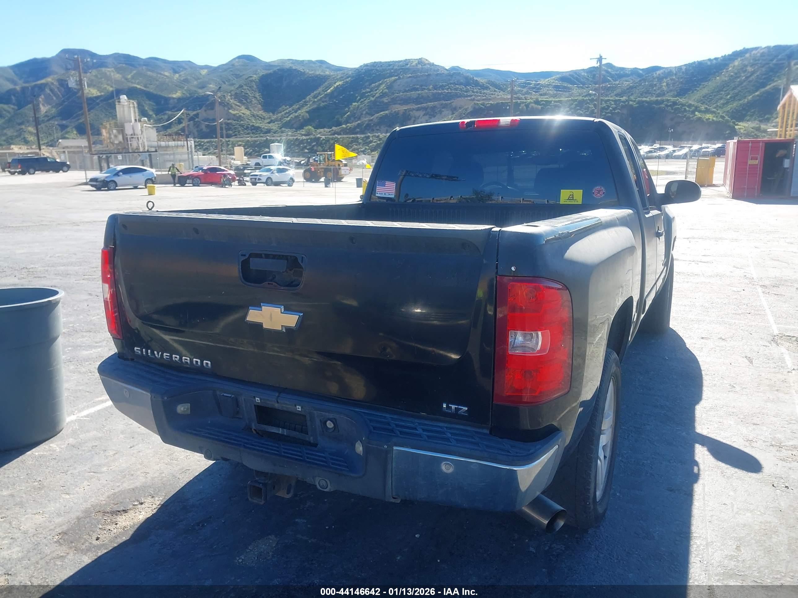 CHEVROLET SILVERADO image 4