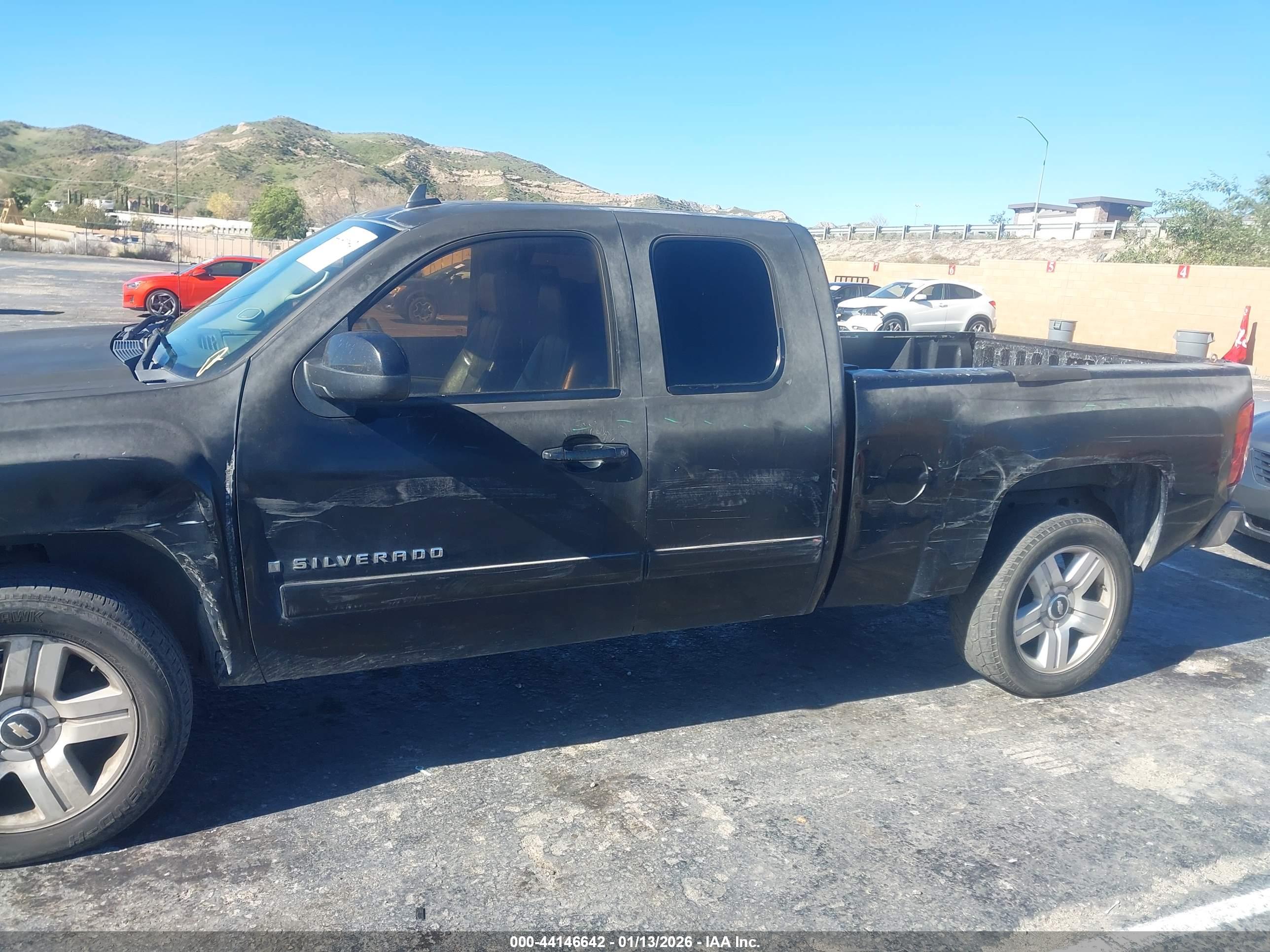 CHEVROLET SILVERADO image 6