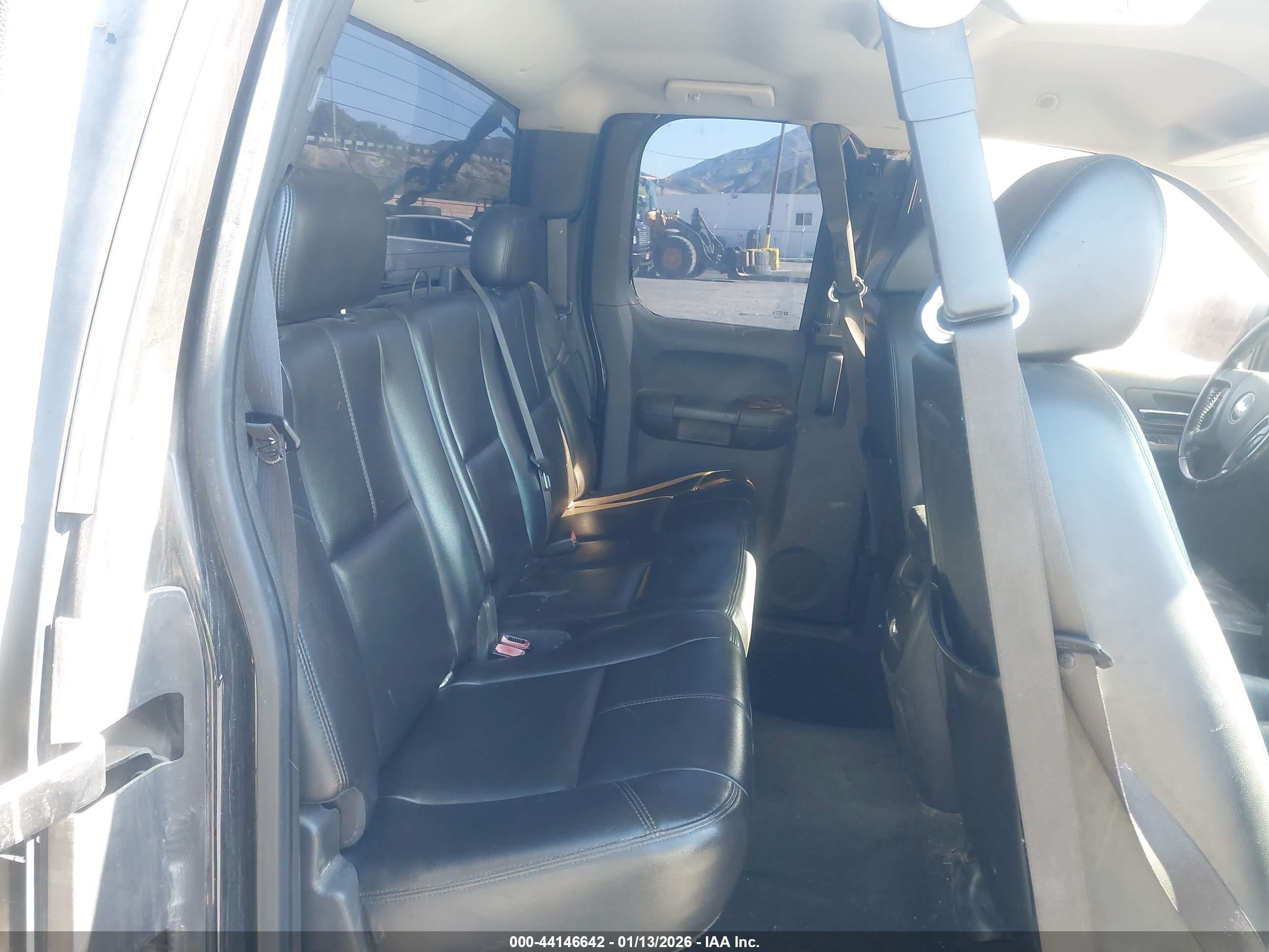 CHEVROLET SILVERADO image 8