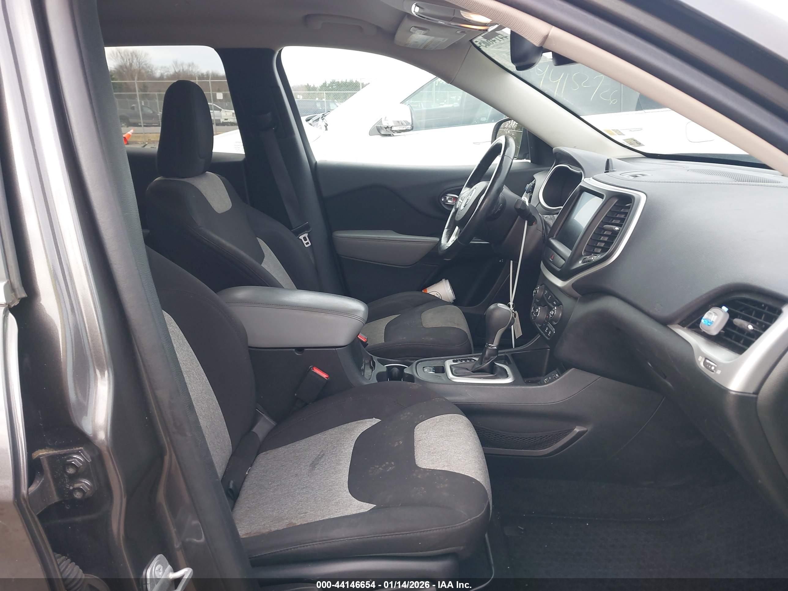 JEEP CHEROKEE image 5
