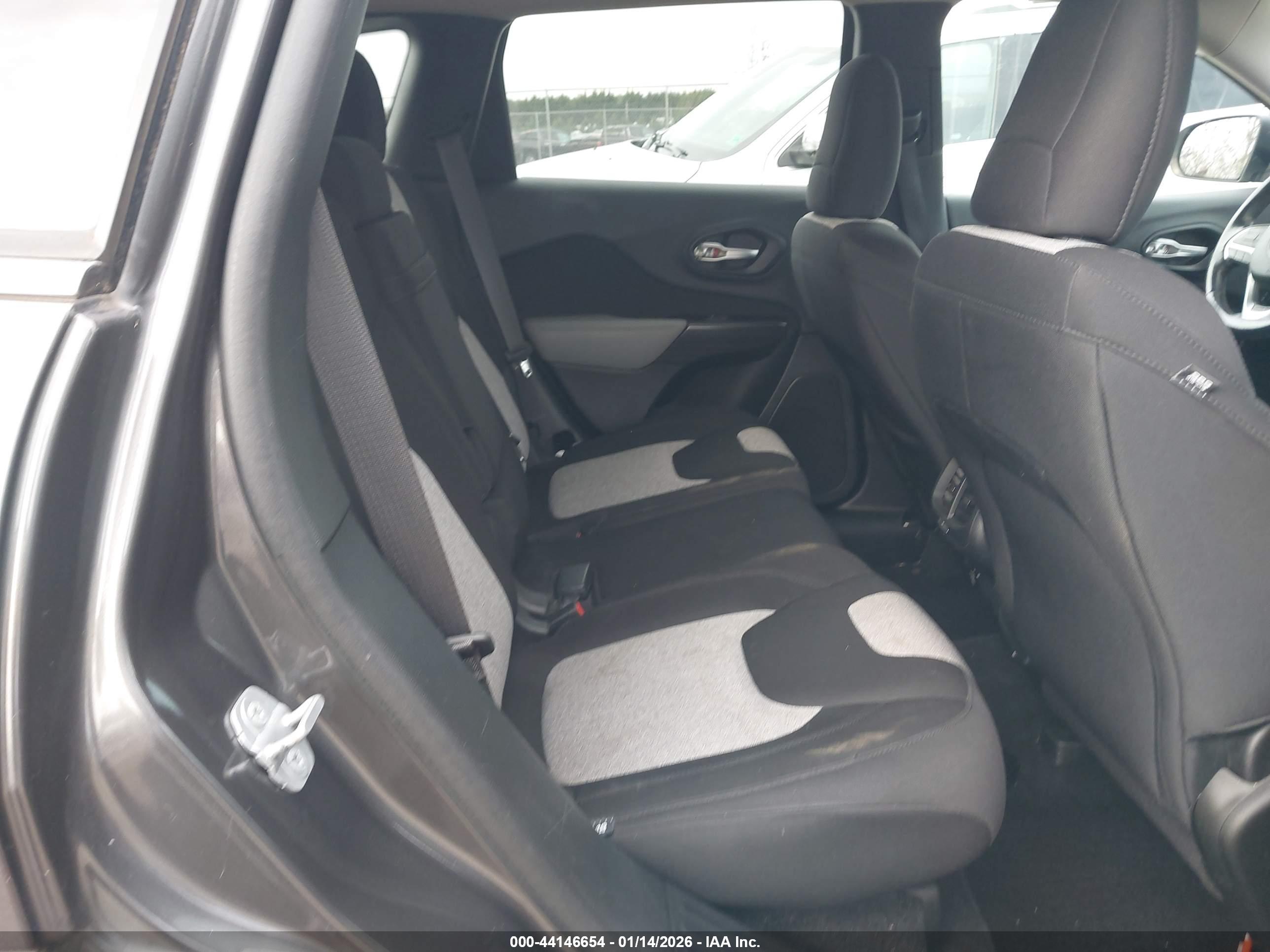 JEEP CHEROKEE image 8