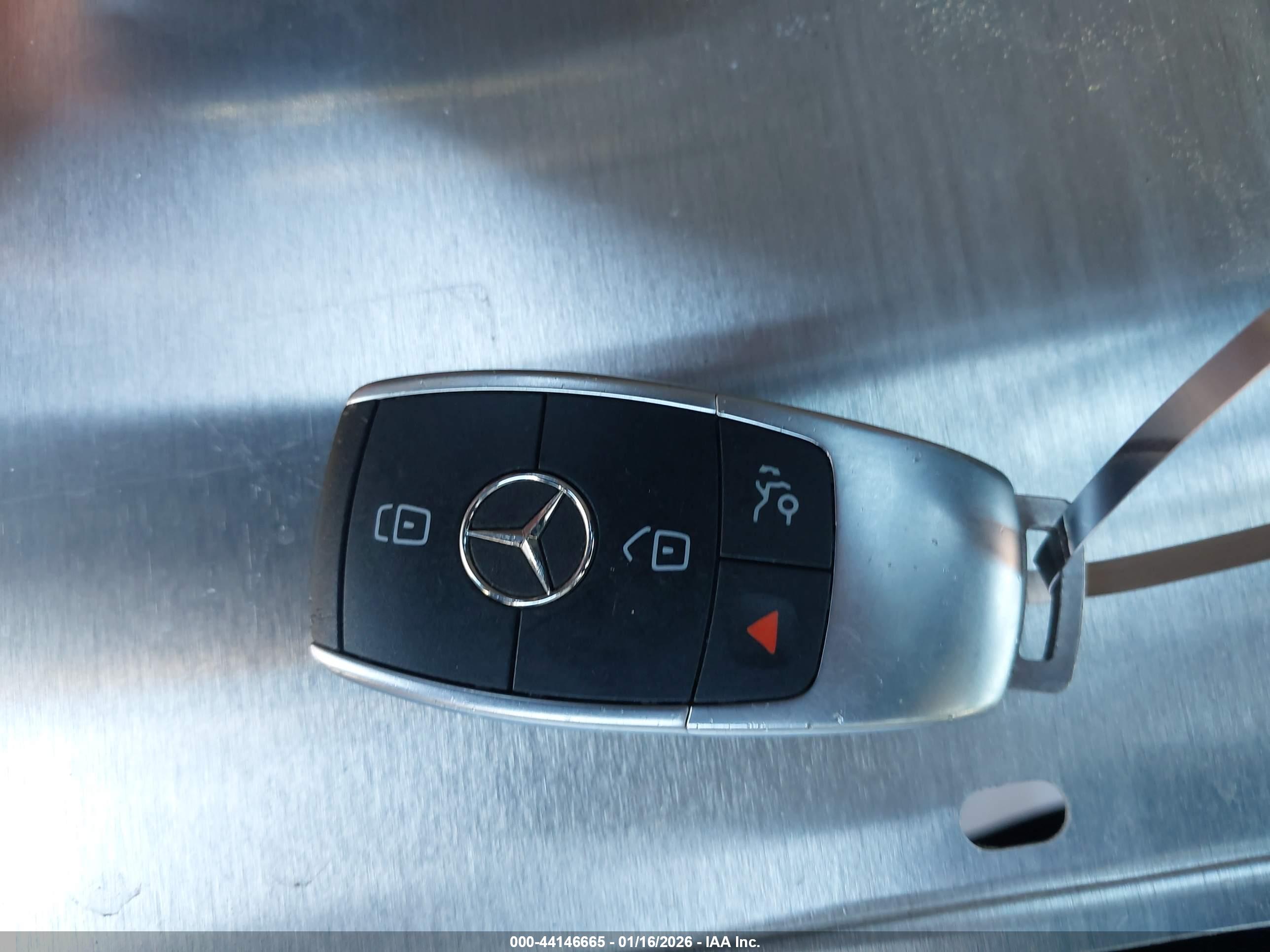 MERCEDES-BENZ C image 11