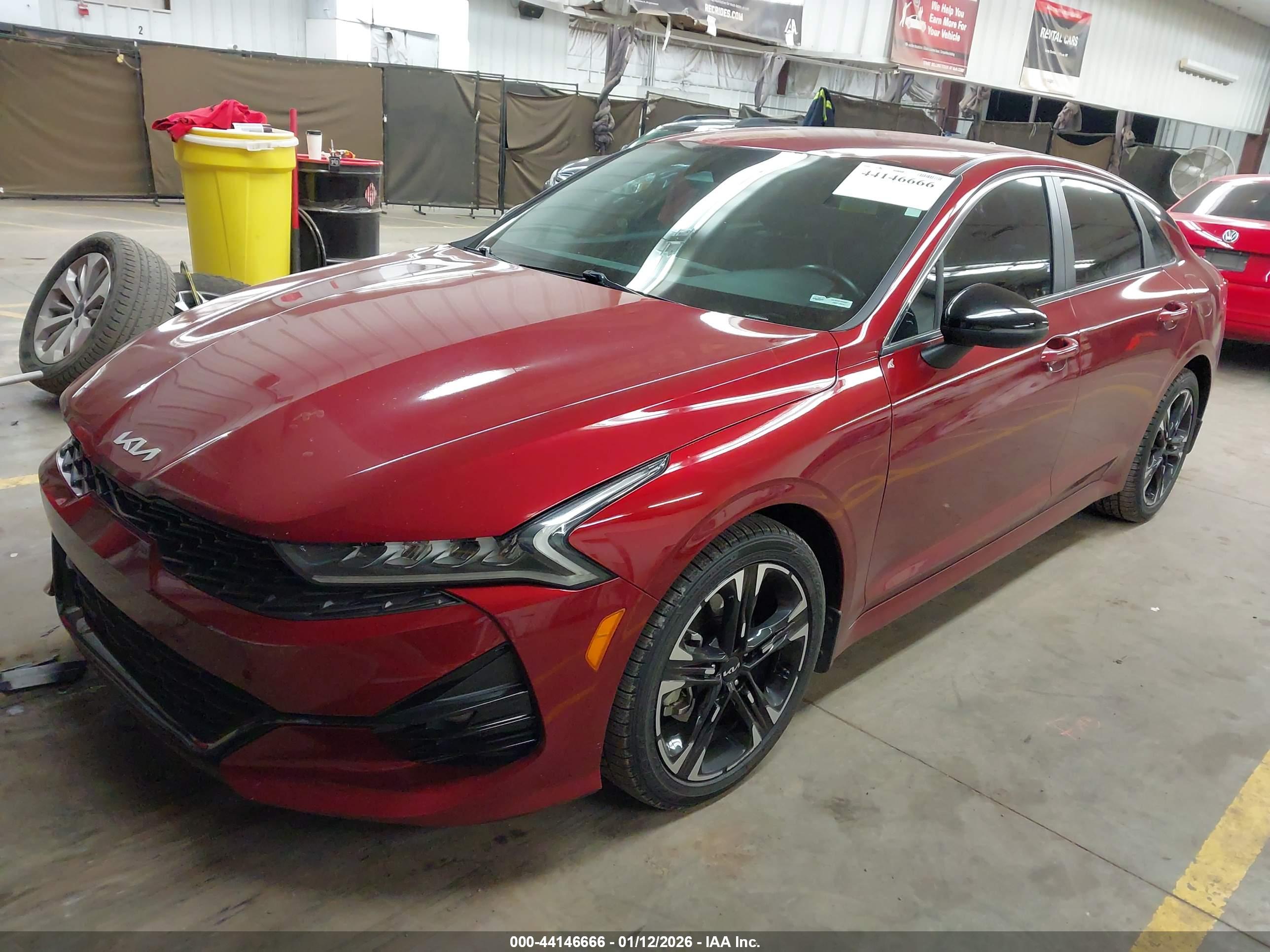 KIA K5 image 2