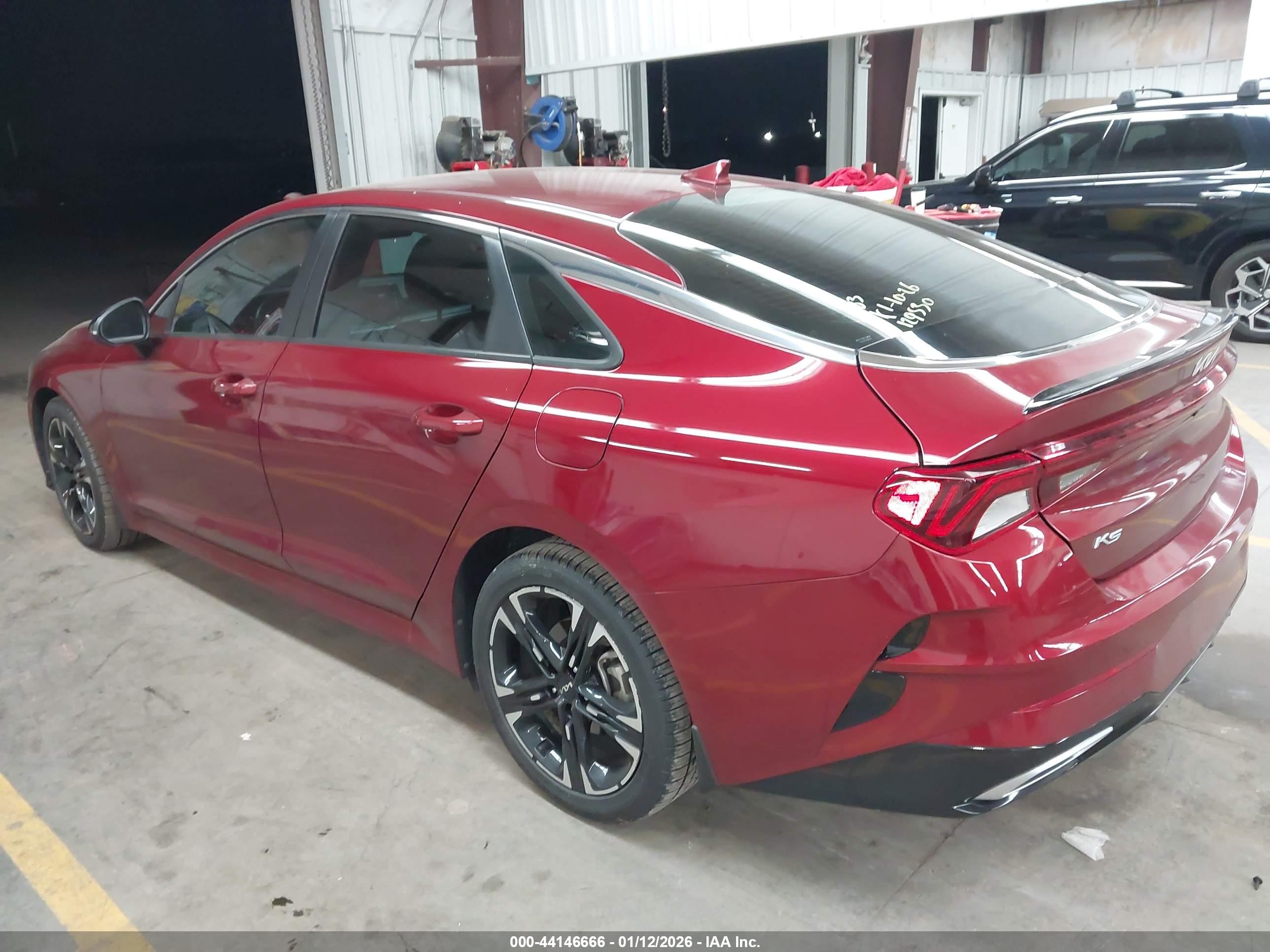 KIA K5 image 3