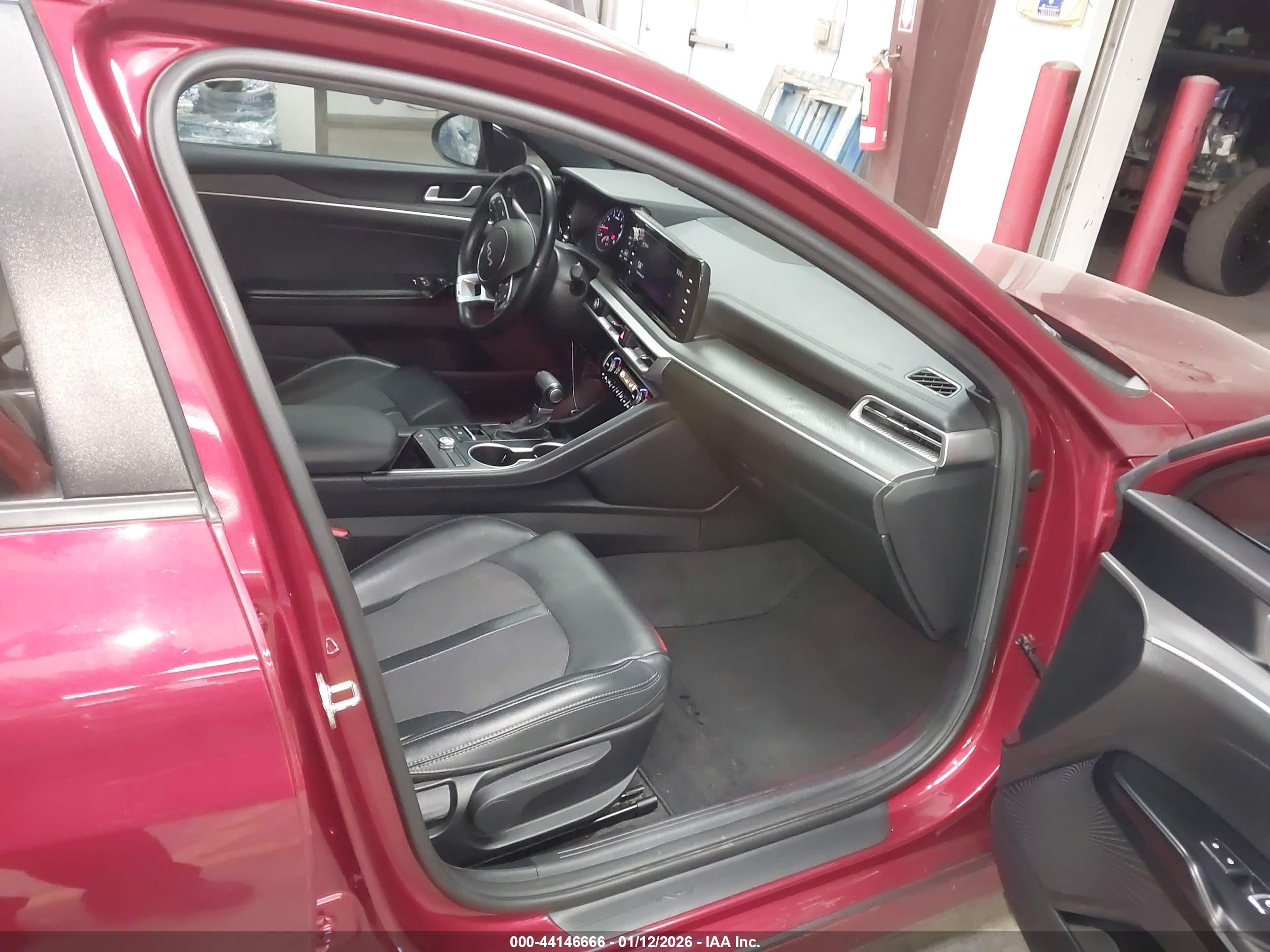 KIA K5 image 5