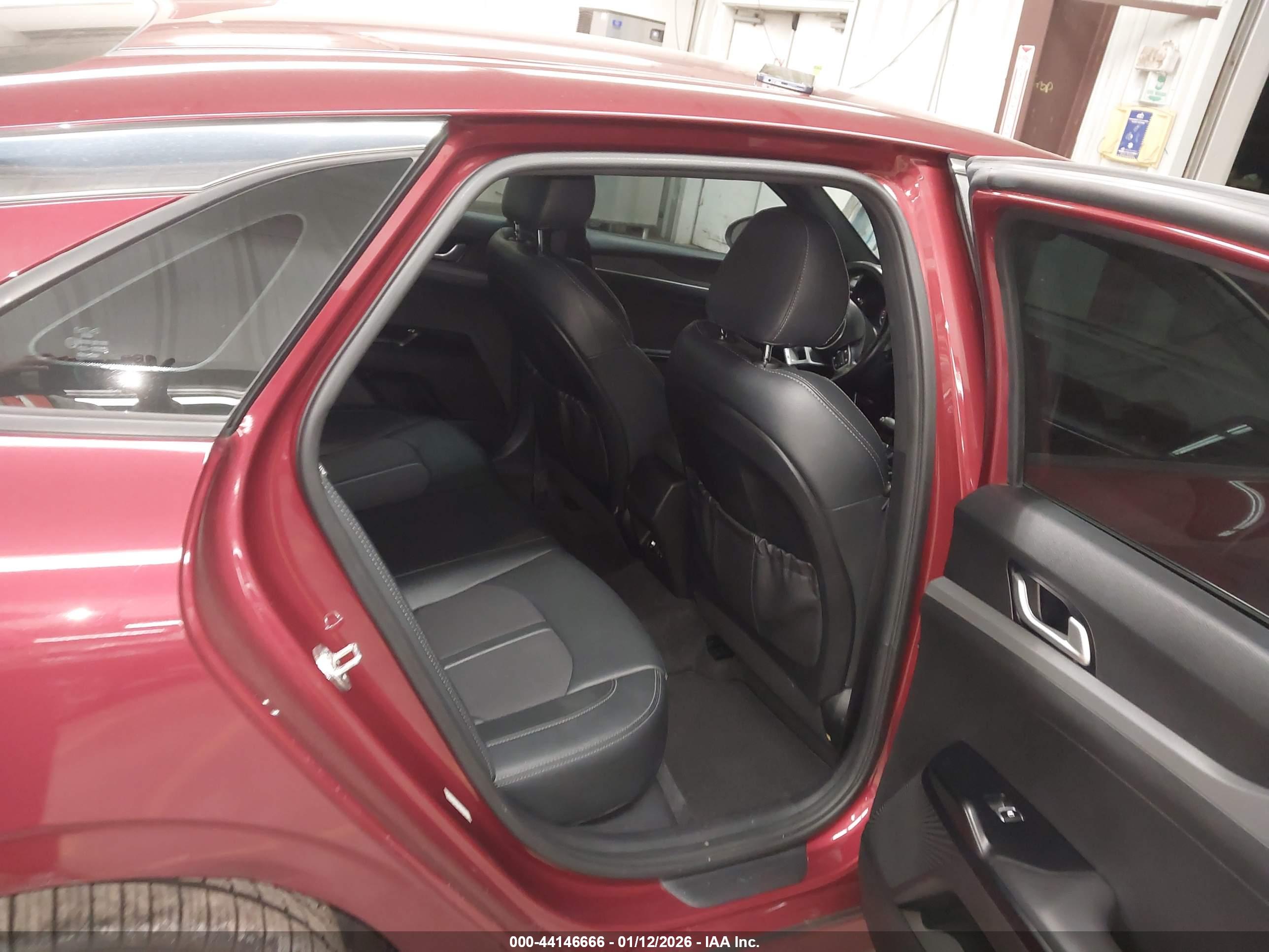 KIA K5 image 8