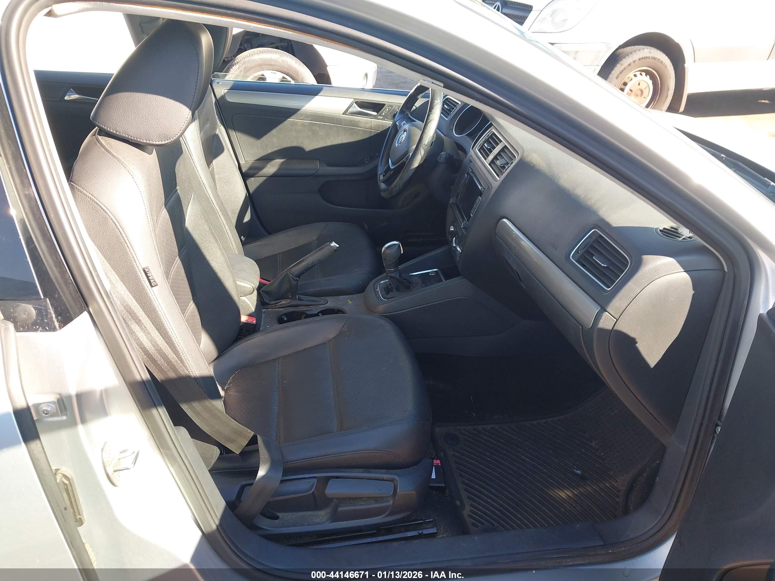 VOLKSWAGEN JETTA image 5
