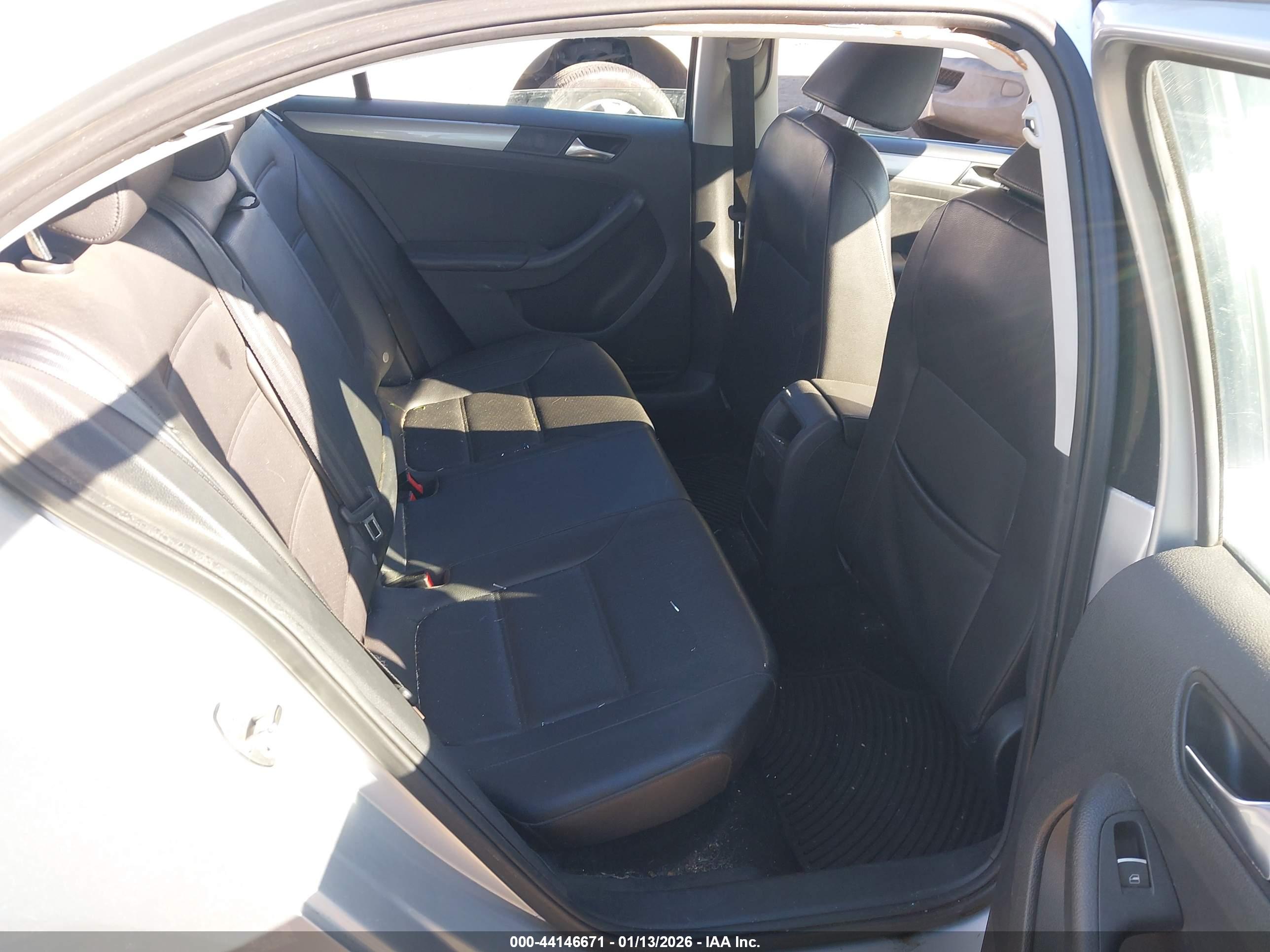 VOLKSWAGEN JETTA image 8