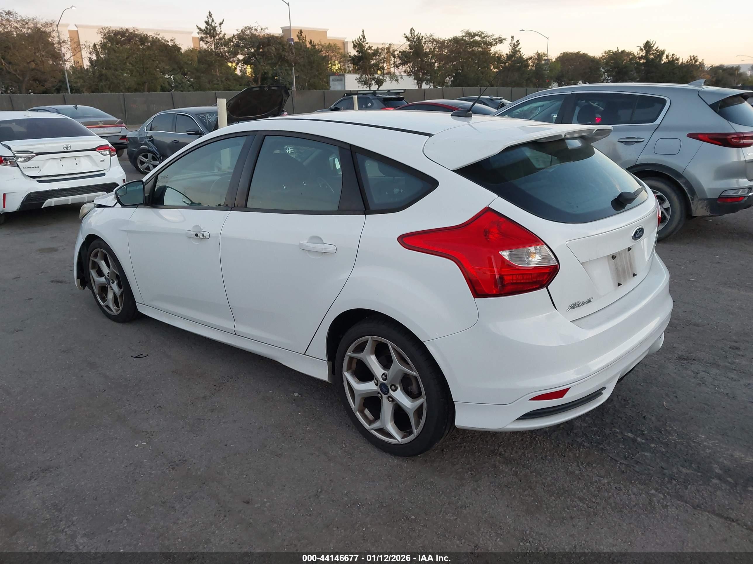 FORD FOCUS image 3