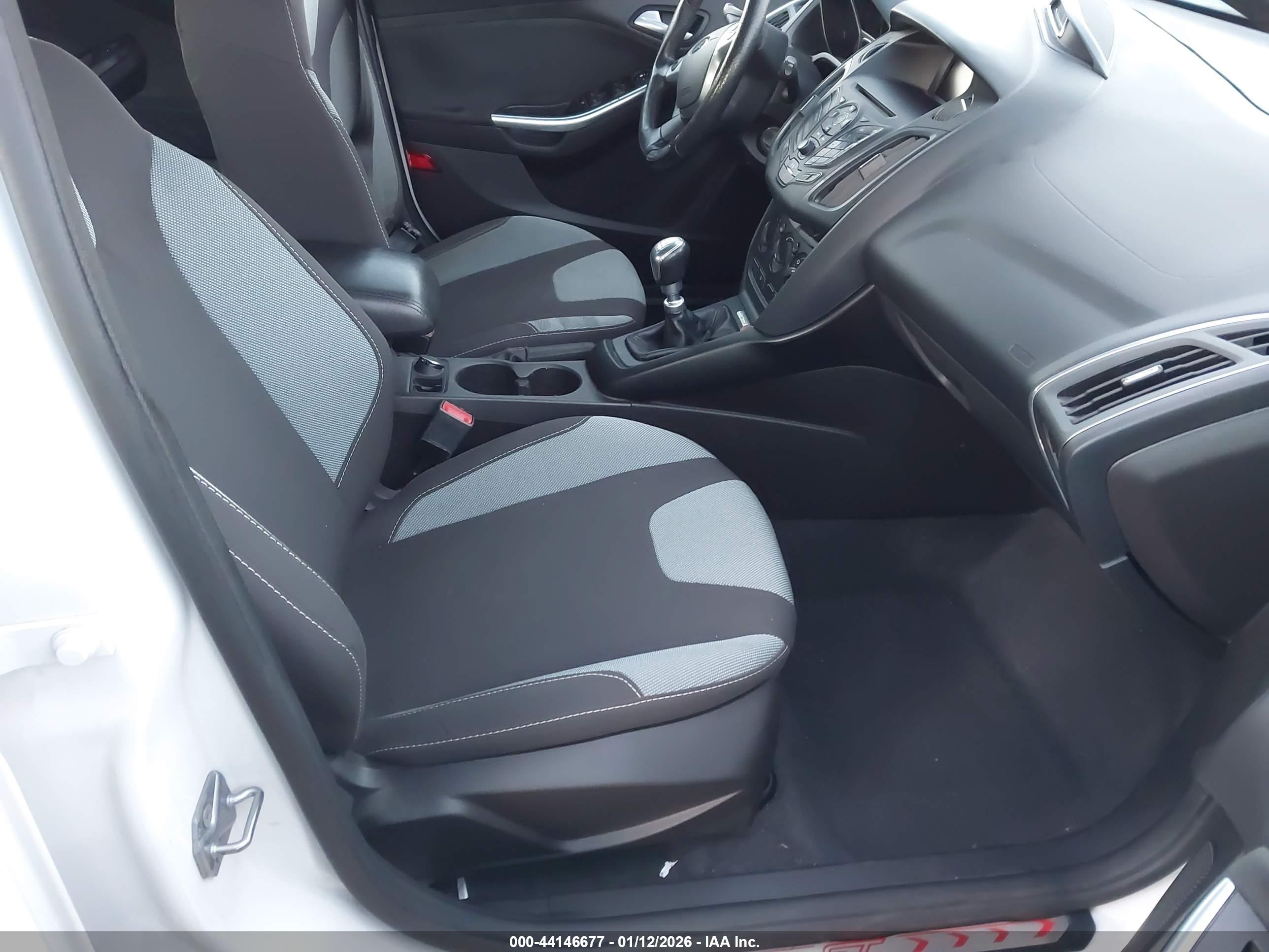 FORD FOCUS image 5