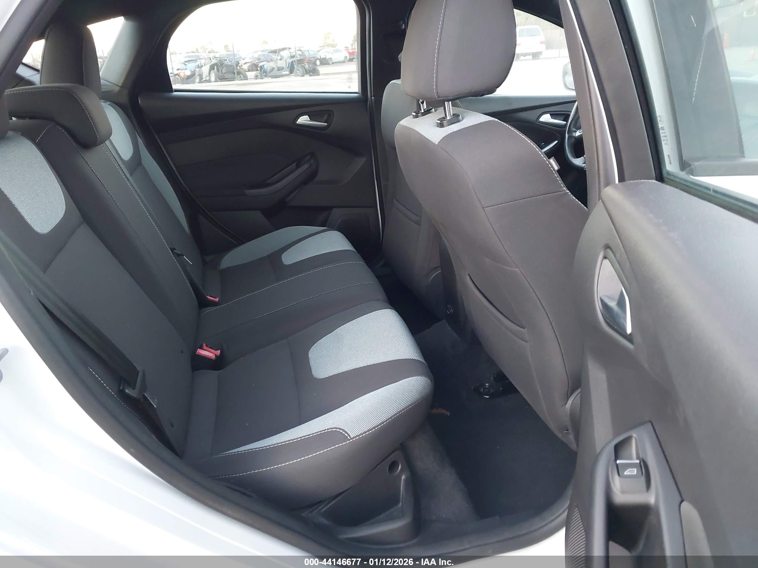 FORD FOCUS image 8