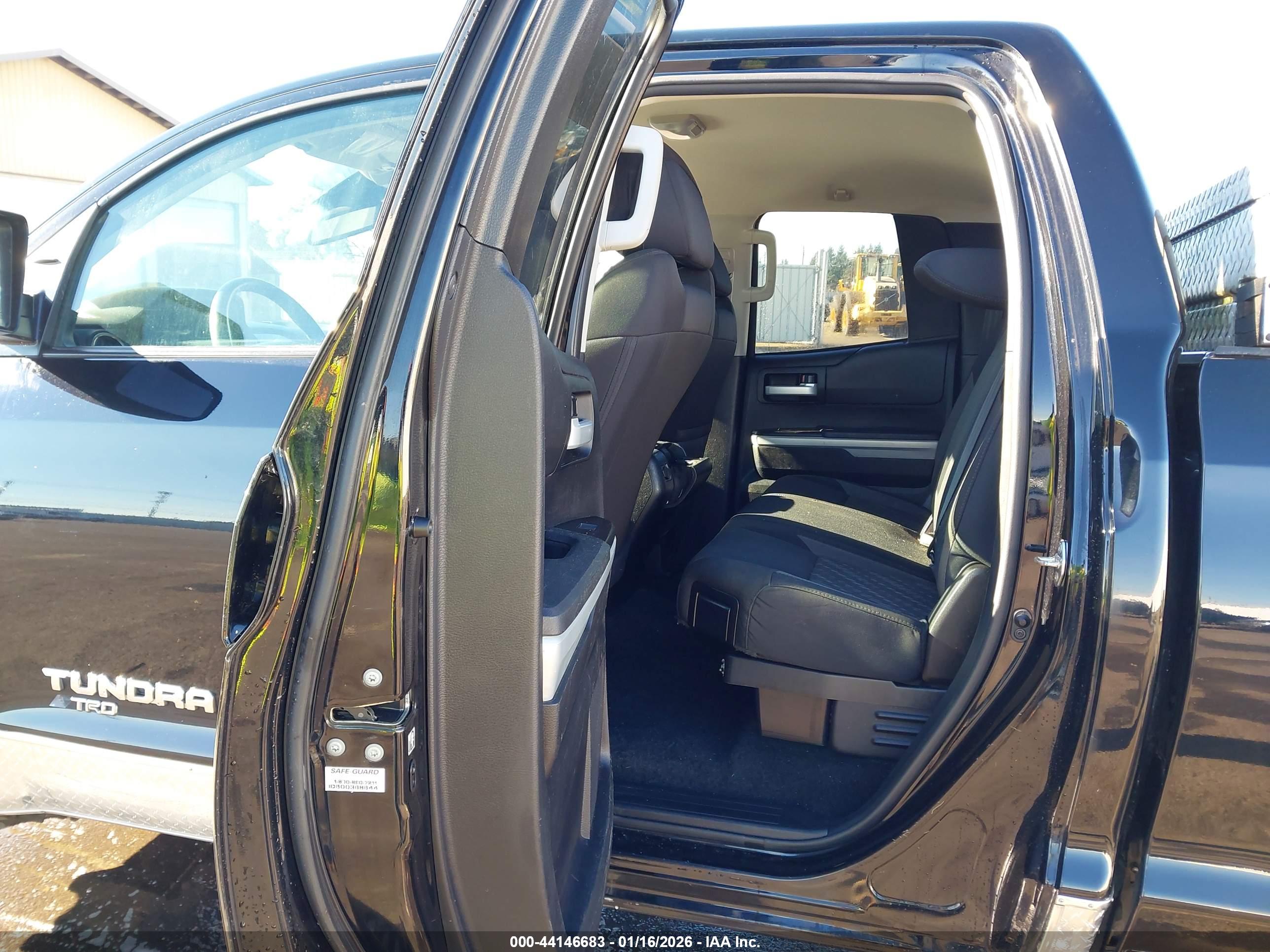 TOYOTA TUNDRA image 8