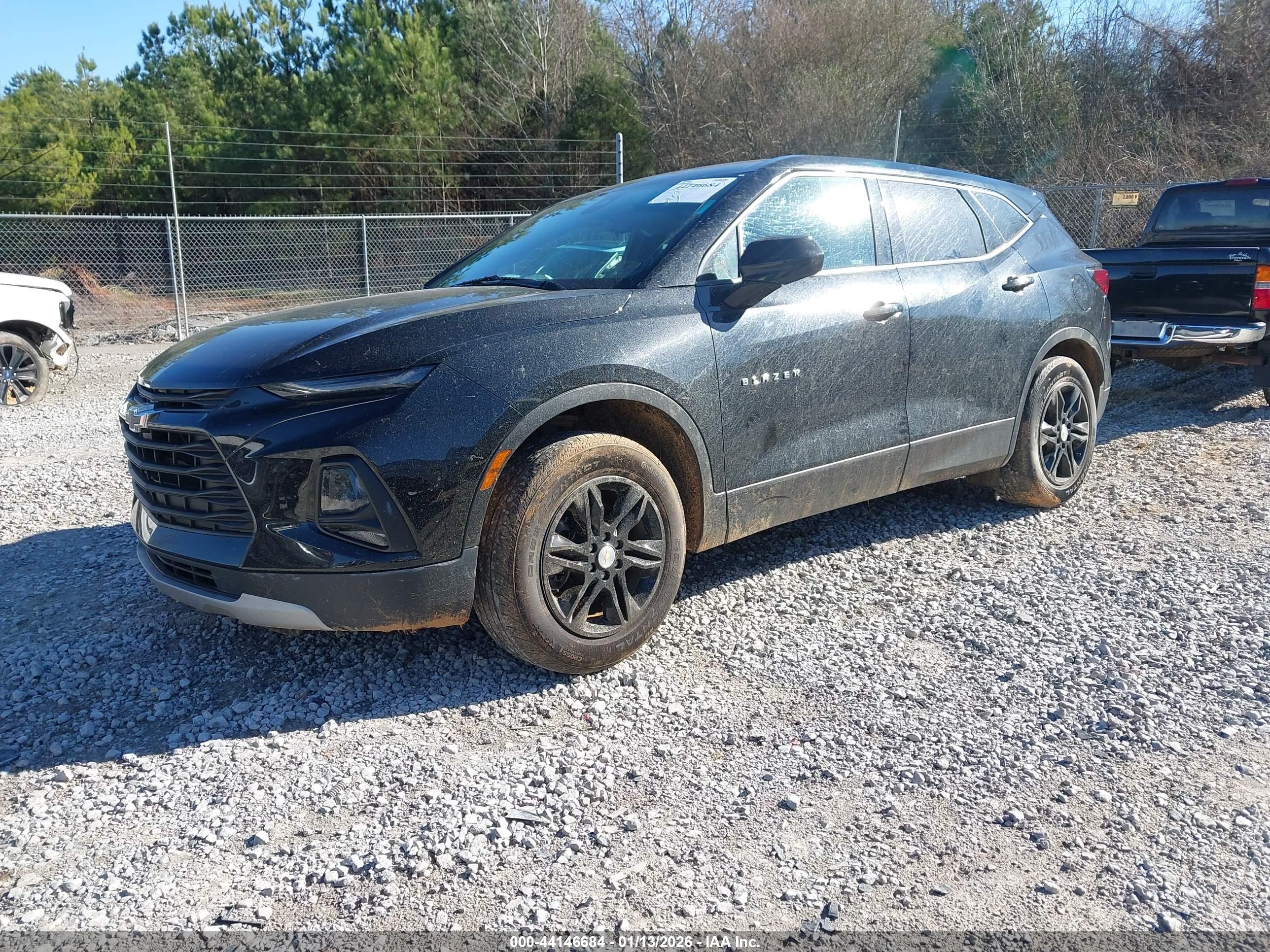 CHEVROLET BLAZER image 2