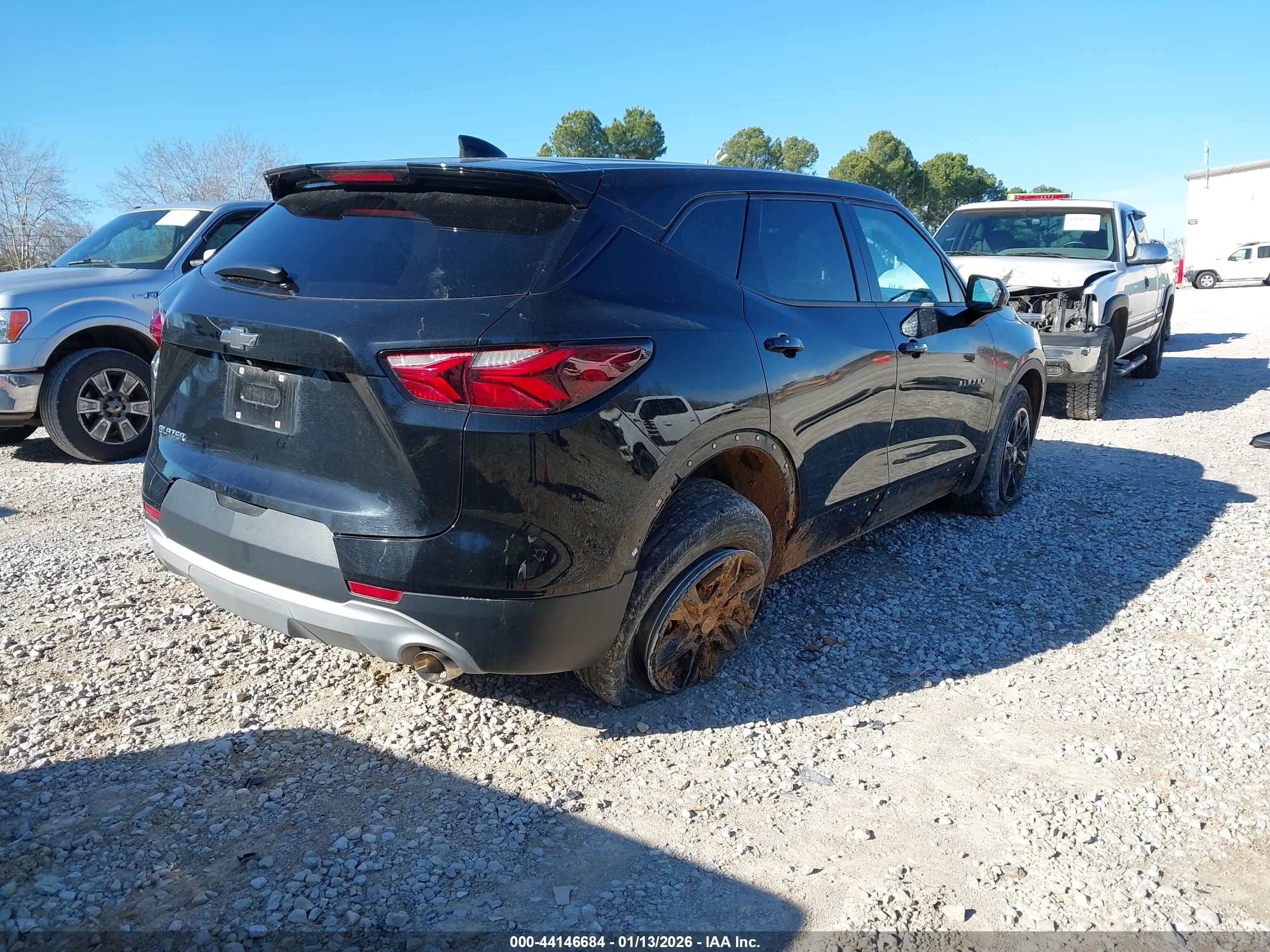 CHEVROLET BLAZER image 4