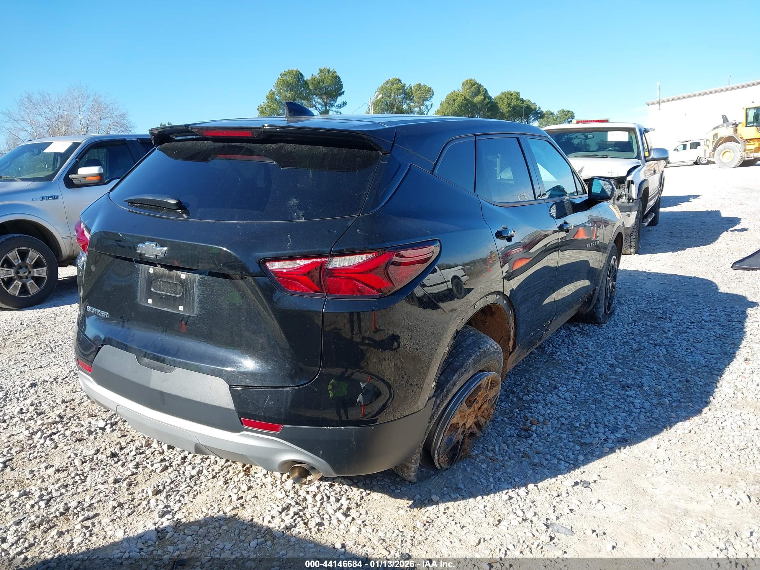 CHEVROLET BLAZER image 6