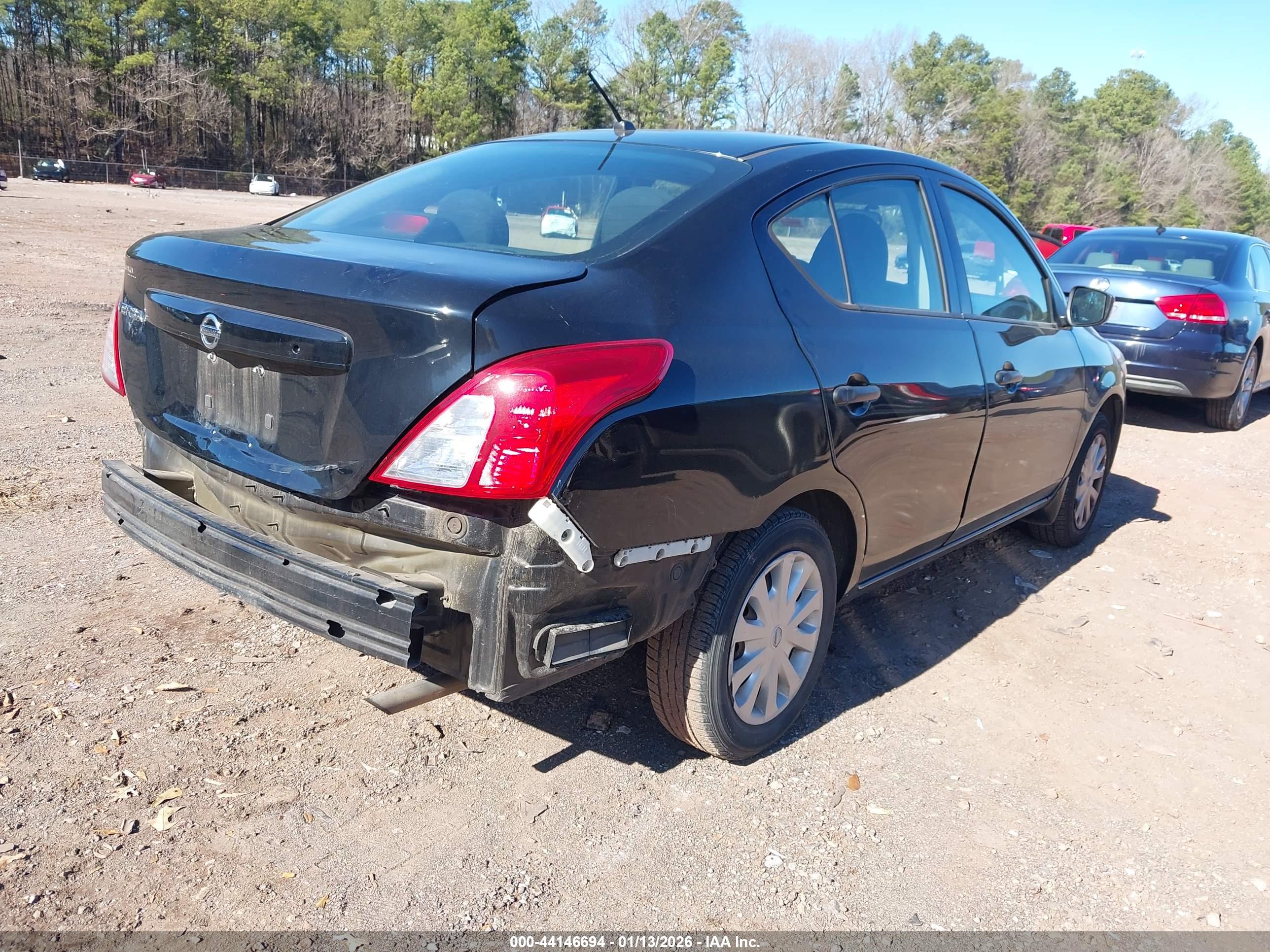 NISSAN VERSA image 4