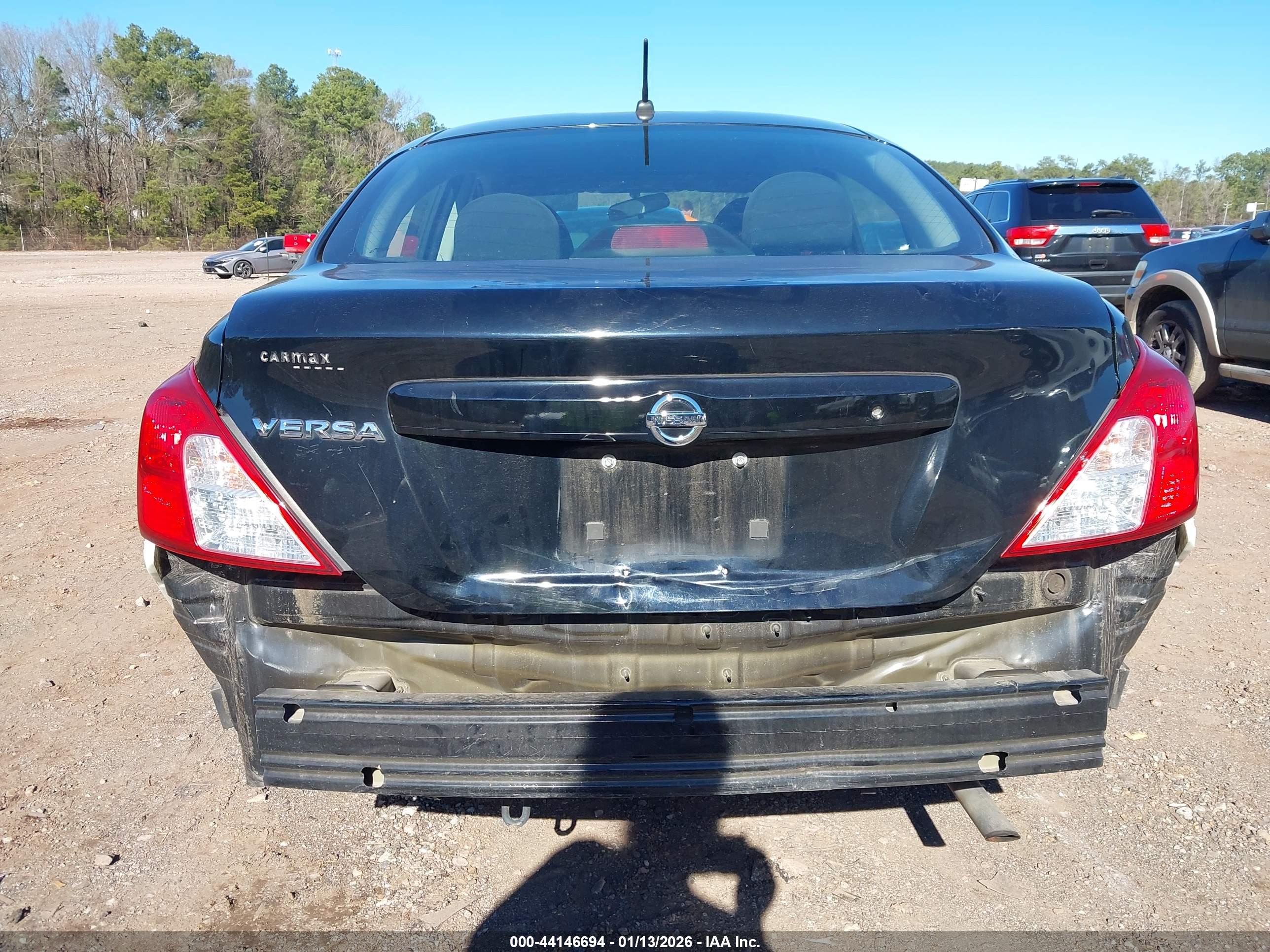 NISSAN VERSA image 6