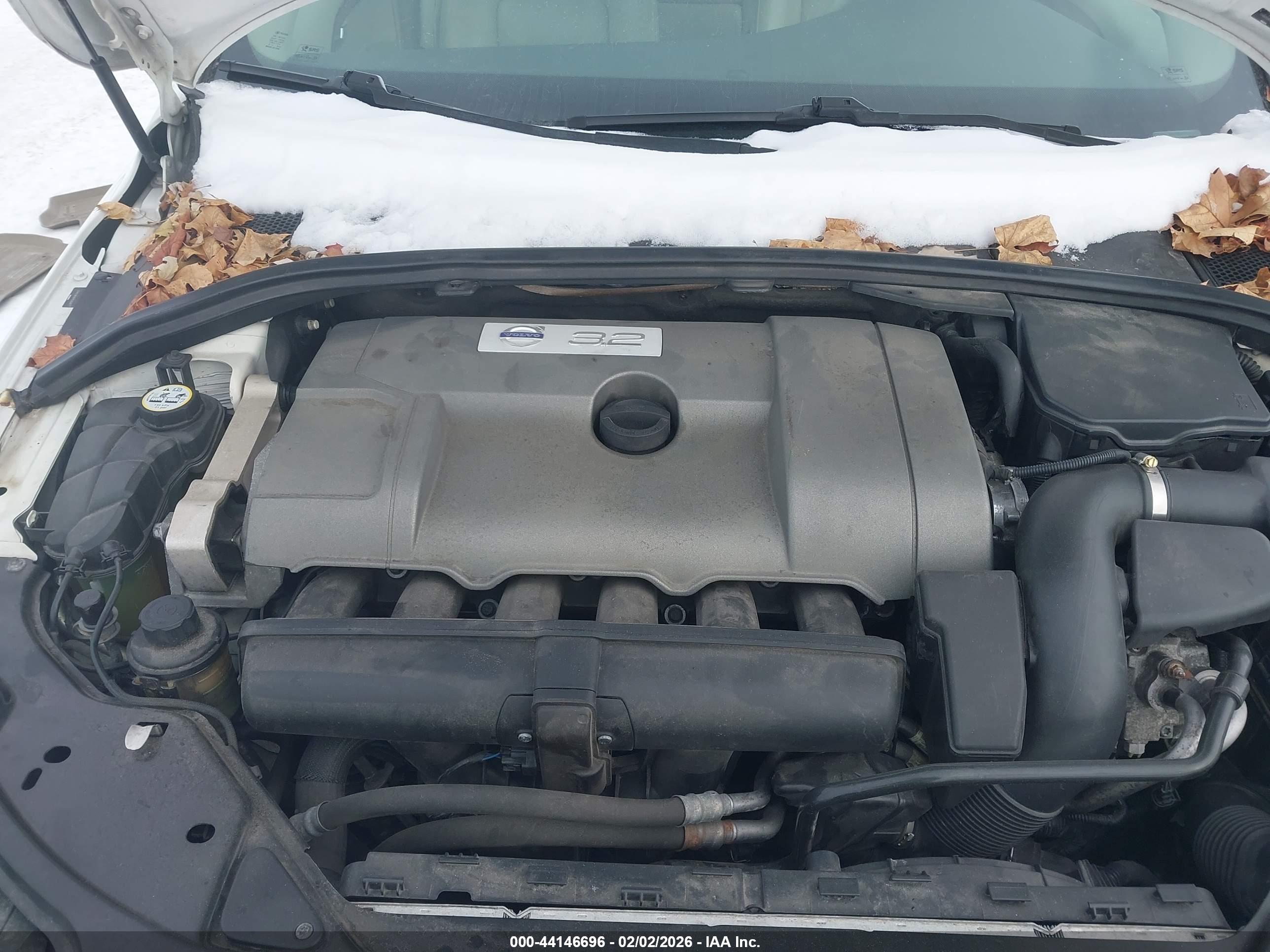 VOLVO XC70 image 10