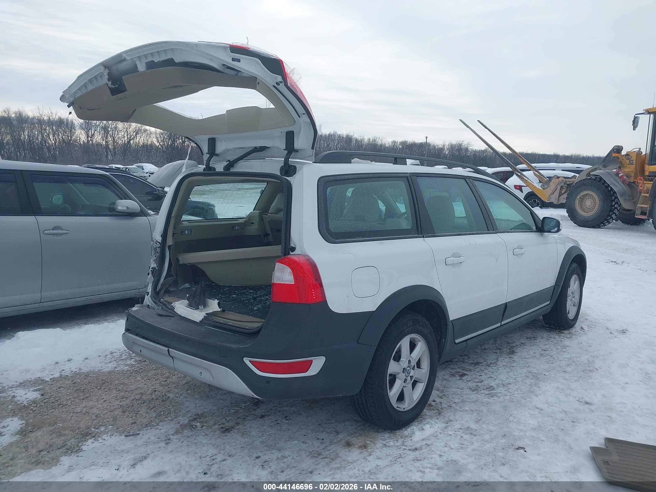 VOLVO XC70 image 4